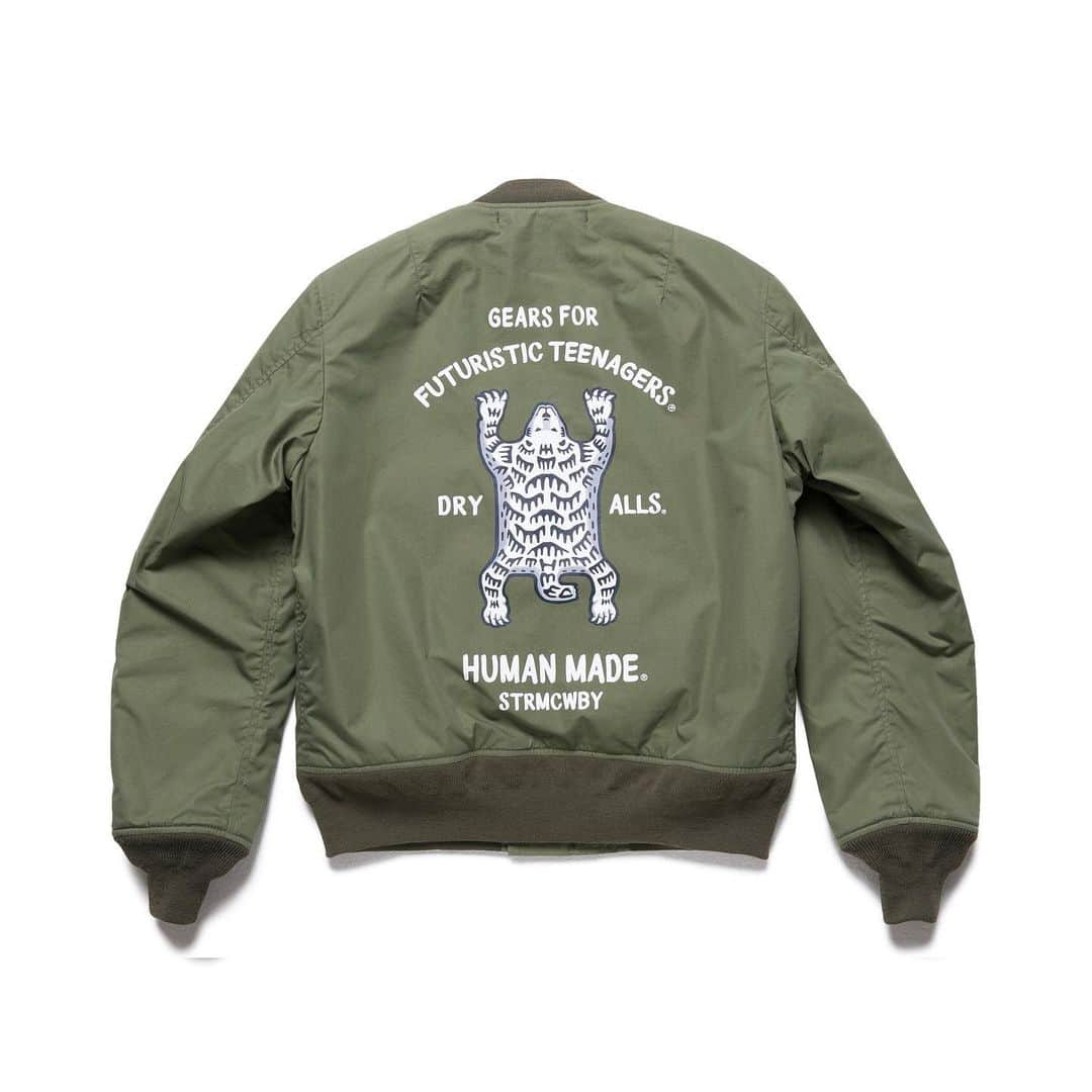 HUMAN MADEさんのインスタグラム写真 - (HUMAN MADEInstagram)「"FLIGHT JACKET" now available in store and online. www.humanmade.jp  発色の美しいオレンジ色のファーをライニングにあしらったフライトジャケットです。レザーのオキシジェンタブや長めのリブ、袖のペンケースなどディテールへのこだわりが満載です。 Cotton field jacket with contrast faux fur lining. Sleeve pen pockets, full ribbing on sleeve and waist and print graphics.」10月6日 14時17分 - humanmade