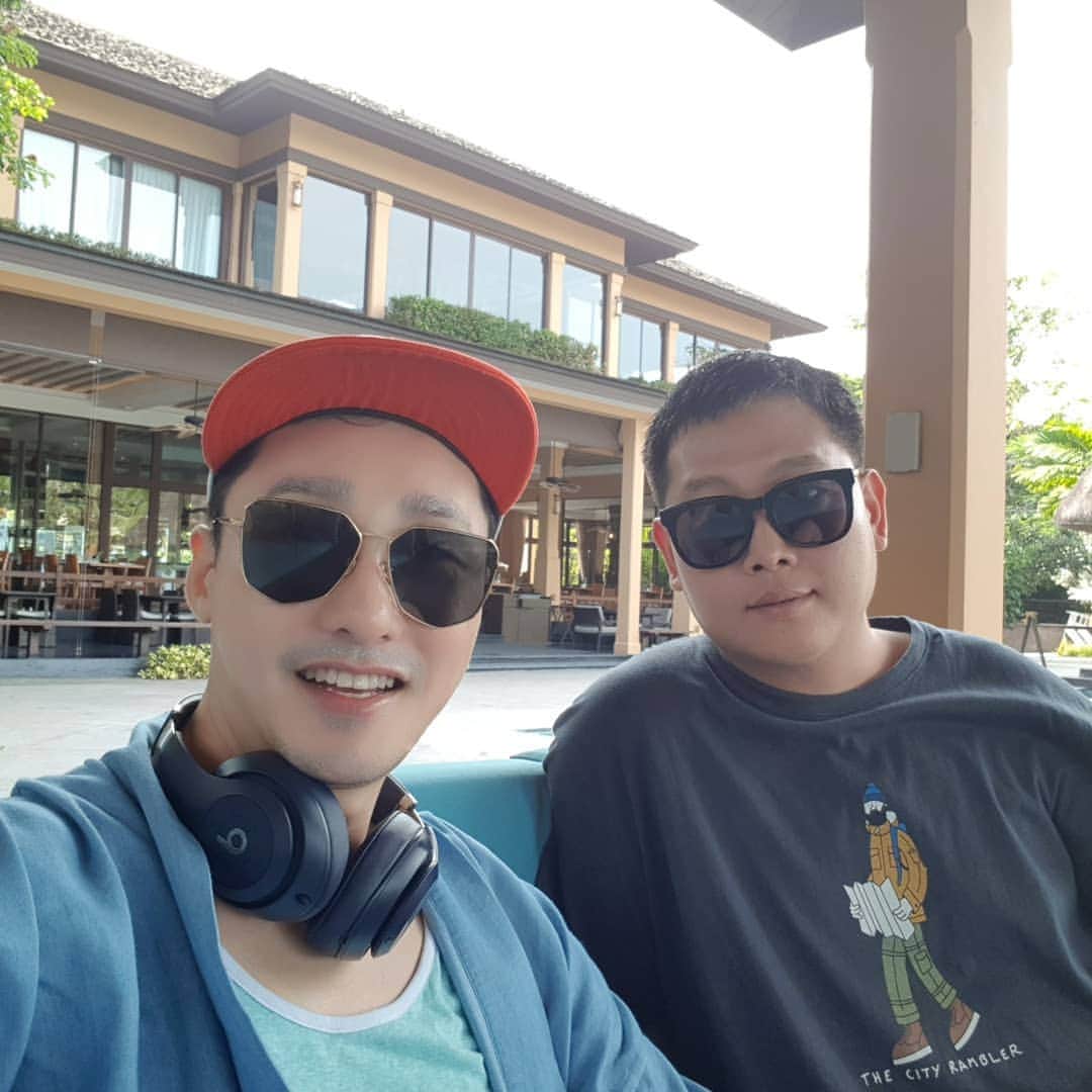 ファン・ドンジュのインスタグラム：「형을 도와주겠다고 호주에서 한걸음에 달려와준 사촌동생!!!^^ 좋은시간!!!소중한시간!!!행복한시간!!!^^」