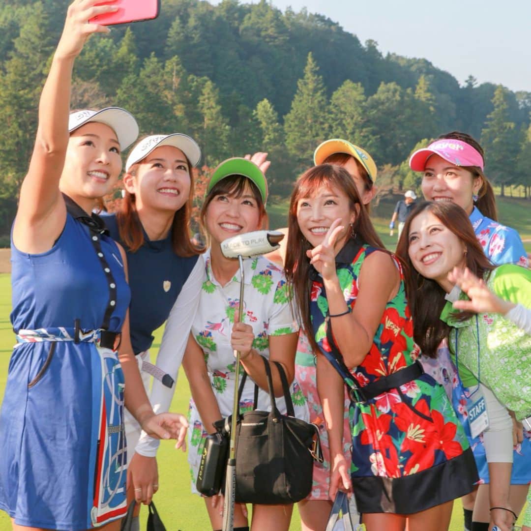 のインスタグラム：「. エフィカスカップ⛳️🧡 . 参加させて頂きました🙌 みんなエフィカスのウェアで、色とりどりで華やか〜🌸 . 私は定番のワンピースを👗✨ @efficace_official . . 3バーディー取ったもののスコアは86😅 浮き沈みの激しいゴルフでした🤣 . . . #efficace_official #エフィカス #エフィカスカップ #ゴルフ #ゴルフ女子 #楽天で買えるよ #レディースゴルフウェア」