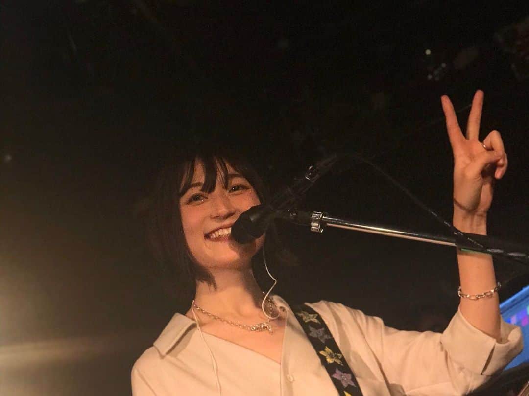 沙田瑞紀さんのインスタグラム写真 - (沙田瑞紀Instagram)「2019/10/04 miida "first show" at 下北沢ガレージ お集まりいただいたみなさま、ありがとうございました！ これはみんなが撮ってくれた写真たち  ステージからたくさんの笑顔を見ることができて、心底幸せでした😚  もっともっと素敵に音楽を鳴らせるように精進します  活動発表してから2ヶ月あっというまでしたが このスピード感でワンマンを成功させられたのは 家族、友人、スタッフ 期待してくれたファンのみなさまのおかげです  いつも背中を押してくれてありがとう！  今日もレコーディングがんばります 音源楽しみにしていてね😊！！！ #miida #ミーダ #miidafirstshow」10月6日 7時50分 - mizuki_masuda
