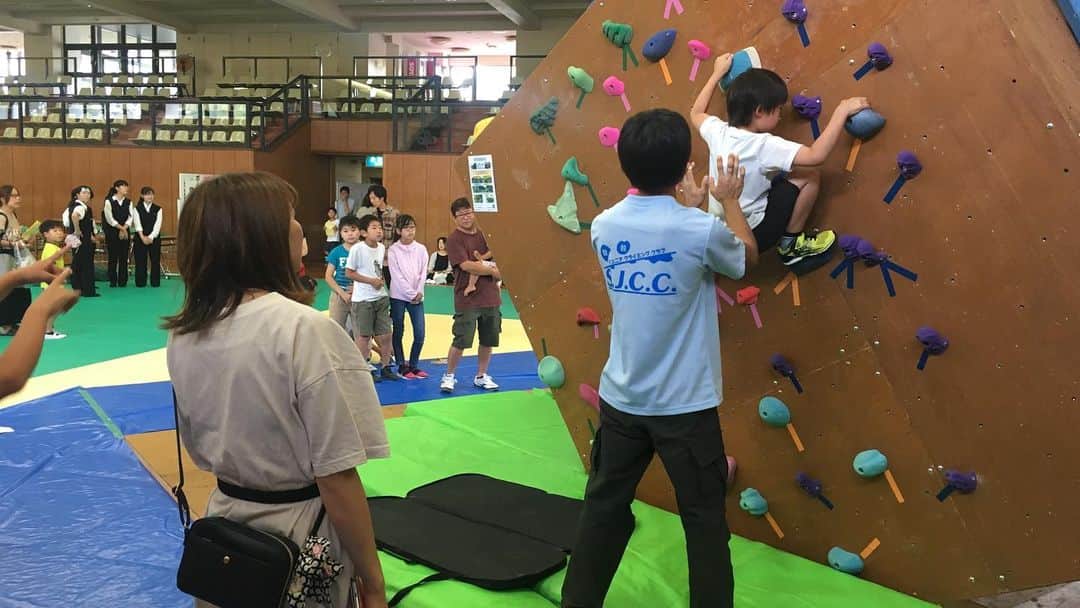 長澤青空さんのインスタグラム写真 - (長澤青空Instagram)「9月29日に行われた武道館祭りの壁立てをしてきました！ チームSJCCで3日間搬入組み立てスタッフ撤収と頑張りました！ 400人近くの子どもたちが来てくれて頑張って登ってクリアした子どもたちが喜んでる姿を見るとやって良かったなあと😂 今回も皆さまお疲れ様でしたー！ #SJCC #仙台ジュニアクライミングクラブ 佐藤工務店 #武道館祭り #クライミング #climbing #ボルダリング #bouldering」10月6日 14時42分 - foifoi3