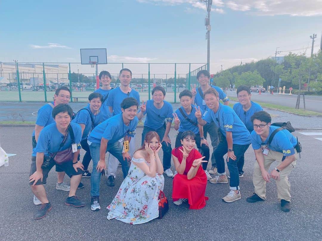 安藤あいかさんのインスタグラム写真 - (安藤あいかInstagram)「イージーレーシングの皆さんときらら会の皆さんと！ わたしは会社に勤めたことがないから、こういう会社の大きなイベントに憧れました！！ 社内バンドのザ・シンロウズのボーカルの方がステージ上で奥様に「愛してるよ」もたまらなかったぁ  #ezr #イージーレーシング #きらら会 #きららんど #ホンダエンジニアリング #宇都宮」10月6日 9時33分 - aikaando