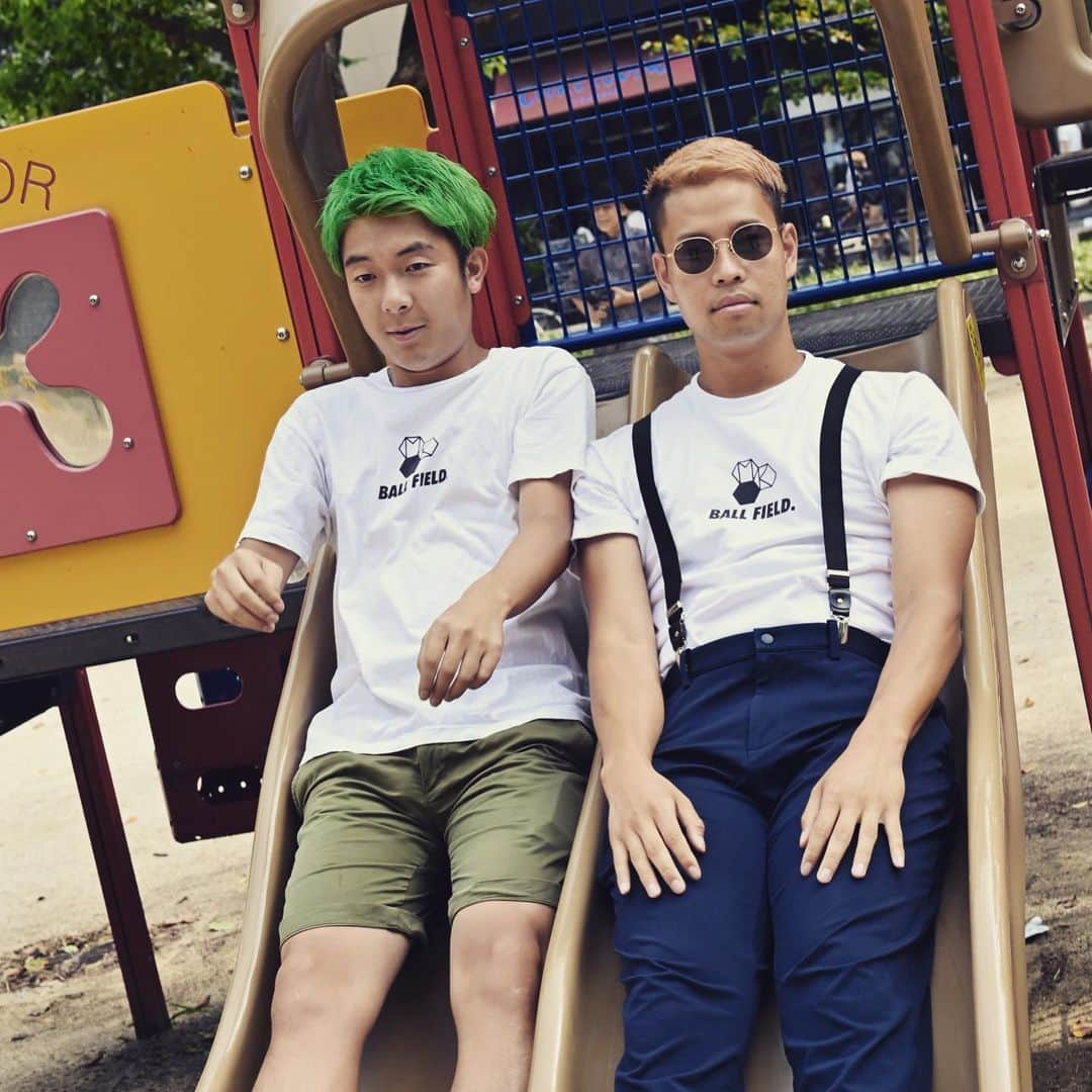 マキヒカのインスタグラム：「. . 新作 秋物冬物 MKBALLFIELD 発売まであと少し😎✨☃️ 半袖 Tシャツも 残りあとわずかで完売🤓  https://kiii.theshop.jp/items/22358145  新作も、数量限定で発売すると思いますので、お早めにですねーー！！ . . #mkbf #MKBALLFIELD @mkballfield @umechan_1615  #どこで写メ撮ってんねん #梅谷カメラ見い」