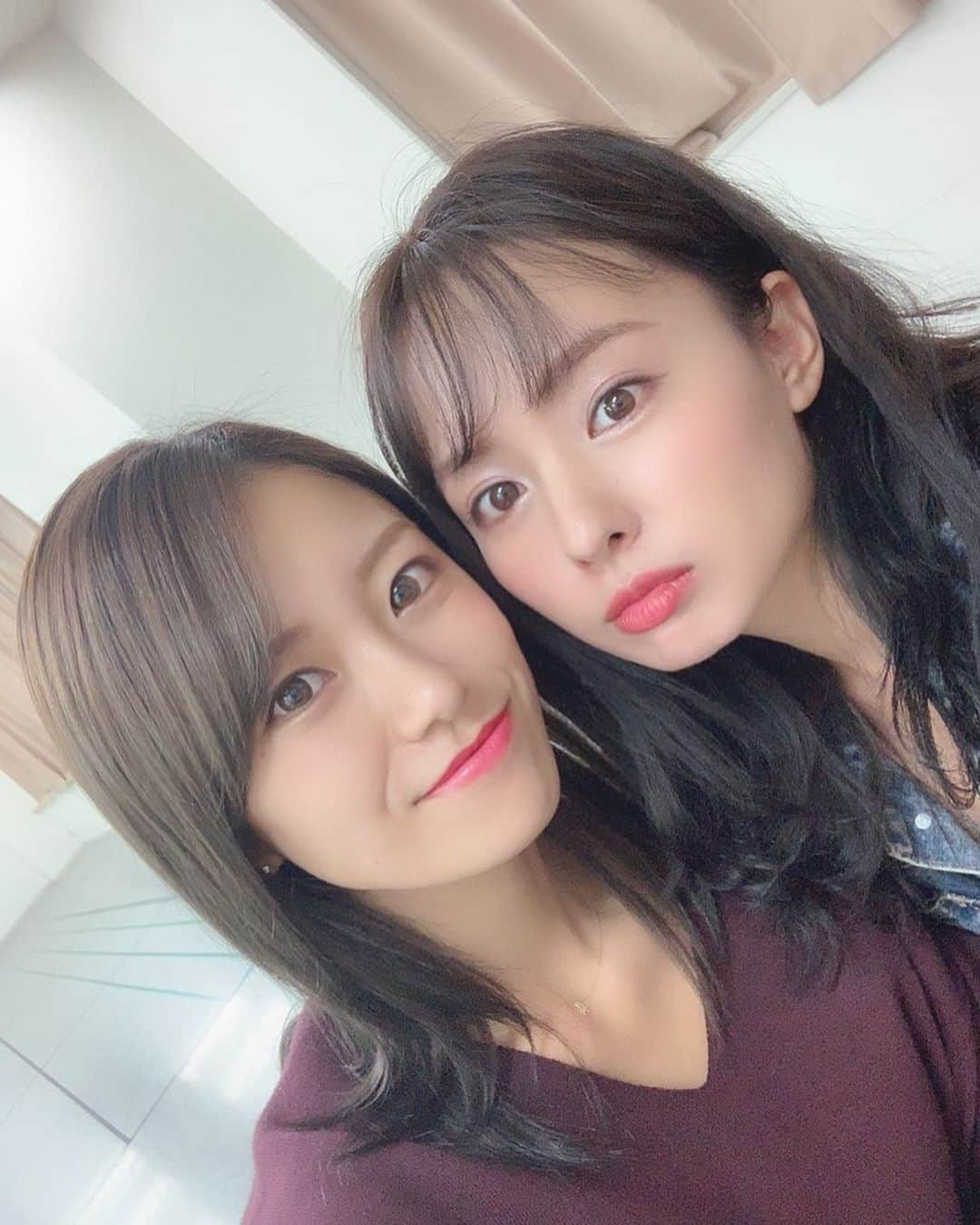 山田菜々さんのインスタグラム写真 - (山田菜々Instagram)「昨日は今日のイベントのリハして﻿ マネージャーさんと3人でご飯食べた☺︎﻿ お酒もちょっとだけ飲んだ〜🍻﻿ ﻿ いろんなお話したなかで、﻿ 保険とか扶養のお話しがでてきて﻿ あぁ27歳やなって実家したよ...！笑﻿ (出会ったときは18歳😂ディズニーの話とかしてた😂)﻿ ﻿ 年を重ねて今しか出せない魅力を武器に﻿ また頑張りたいと思います☺︎笑﻿ ﻿ #あいなな #AINANA」10月6日 9時45分 - tannana.yamada