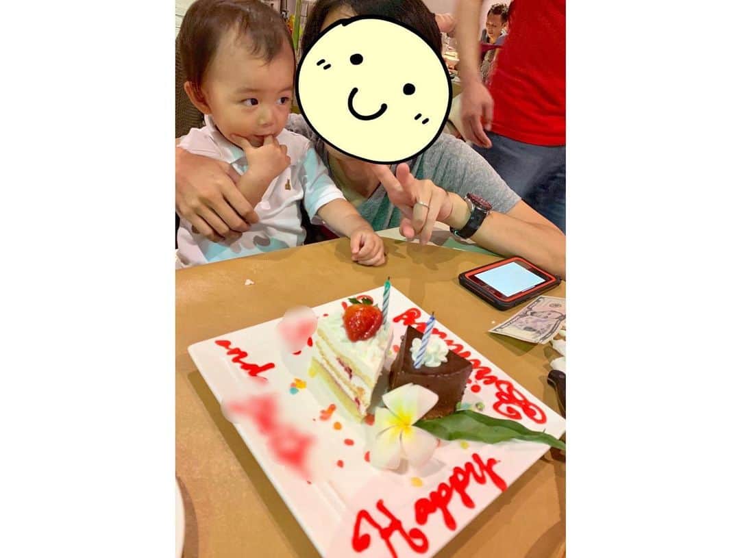 花田浩菜さんのインスタグラム写真 - (花田浩菜Instagram)「ロブスター&お肉😍 豪快なのがアメリカンでよい❤️🇺🇸 . . #子連れグアム で食べたもの🍽 店員さんもとっても優しく、キッズメニュー（しかも食べてないけどうどんがあった😂）もあり、ハイチェアあり、焼いて持ってきてくれるバーベキュー料理&ダンスショー&送迎も無料と有り難すぎる#コアバーベキューガーデン は初日の夜に予約していきました😊 . . 税関通るのにどのくらいかかるかわからないし、疲れてるだろうから早めにディナーして送ってもらって寝ようwと予約しておいてよかった❤️ ロブスターはまるごと！しかも焼く前のロブスターを席まで持ってきてくれて🦞 息子に見せてくれて不思議そうにちょんちょんしてました😂（🔜スワイプ） . . ショーは息子も一緒に手を叩いたりして、楽しみながらすごく見てくれていたので時間も持つし、 主人のお誕生日＆息子のお誕生日でバースデープレートを予約しておいたらまさかのショーの最後に全員の前でお祝いしてもらえるタイプだった😂 けれど店員さん、お客さんみんな優しくて帰り際に息子におめでとう😍とたくさん声をかけてくださり、上機嫌でした😊❤️ 中でもガーリックシュリンプ！ぷりぷりで美味しくて！グアムの中でもお気に入りになりました😊❤️ 赤ちゃん連れが多くて入りやすかったです💕 . . #corebbq #コアバーベキュー #子連れグアムレポ  #グアム旅行 #家族旅行 #子連れ旅行 #子連れ海外 #1歳11ヶ月 #2歳0ヶ月 #男の子ママ #2人目妊娠中 #女の子ママ予定 #guamtrip #happy #happydays」10月6日 9時50分 - hanadahirona