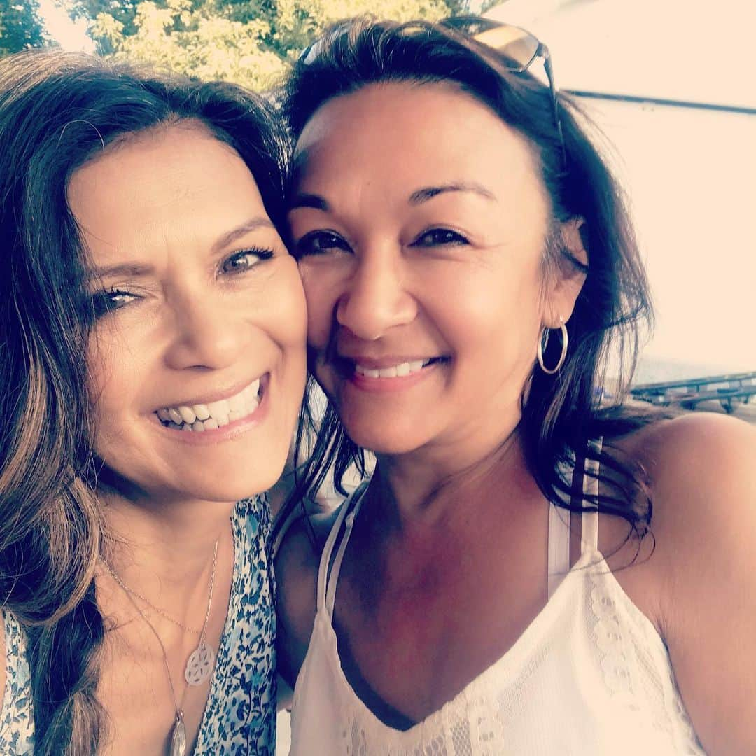 ニア・ピープルズさんのインスタグラム写真 - (ニア・ピープルズInstagram)「#happybirthday to one of the most #beautiful people I know. I love you!❤️😘💕 #sisters #family #love #gratitude」10月6日 10時13分 - niapeeples