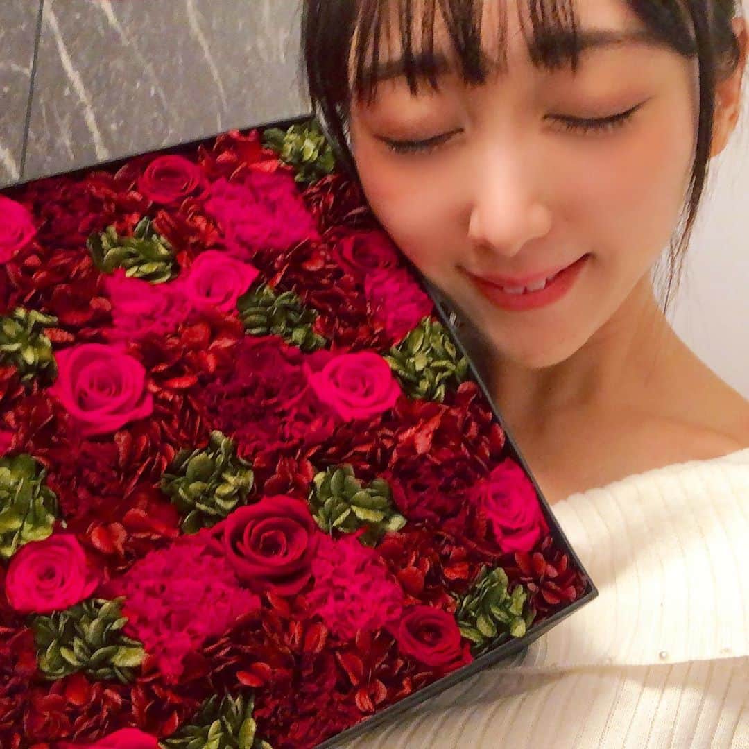 朝比奈南さんのインスタグラム写真 - (朝比奈南Instagram)「ブリザードフラワー🌹ありがとう🌹  #ブリザードフラワー #バラ #薔薇 #rose #flower」10月6日 10時28分 - minami_asahina
