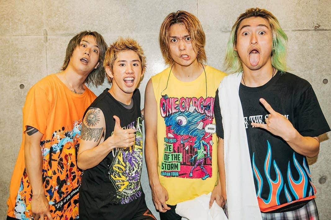 ONE OK ROCK WORLDさんのインスタグラム写真 - (ONE OK ROCK WORLDInstagram)「■EYE OF THE STORM JAPAN TOUR 2019-2020  宮城, 宮城セキスイハイムスーパーアリーナ(1日目) _ @10969taka 仙台day 1！！！ ありがとう！お前ら愛してるぞー！^_^ 明日もよろしくね！ @oneokrockofficial _ @toru_10969 仙台激アツ！！1日目ありがとー！キッズも可愛かったなー。📸 @vizkage _ @tomo_10969 仙台1日目🔥 みんなのあたたかさに包まれた夜でした。 楽しかったね☺️ ありがとう✨🕊 @vizkage 📸  #メガネ君は全部好き説 _ @ryota_0809 仙台最高すぎる！ 明日も楽しみやな〜！😎😎😎 来てくれたみんなありがとう！！！ Photo by @vizkage _ @10969taka Sendai day 1! ! ! Thank you!  I love you! ^ _ ^ See you tomorrow! @oneokrockofficial _ @toru_10969 Sendai so exciting! !  Thank you for the first day!  These kids were cute. 📸 @vizkage _ @tomo_10969 Sendai Day 1 It was a night surrounded by the everyone's warmth. It was fun ☺️ Thank you ✨🕊 @vizkage 📸 #メガネ君は全部好き説 _ @ryota_0809 Sendai was too great! Looking forward to seeing you  tomorrow! 😎😎😎 Thanks for coming everybody! ! !  Photo by @vizkage _ #oneokrockofficial #10969taka #toru_10969 #tomo_10969 #ryota_0809 #fueledbyramen #eyeofthestorm #eyeofthestormjapantour20192020」10月6日 10時42分 - oneokrockworld