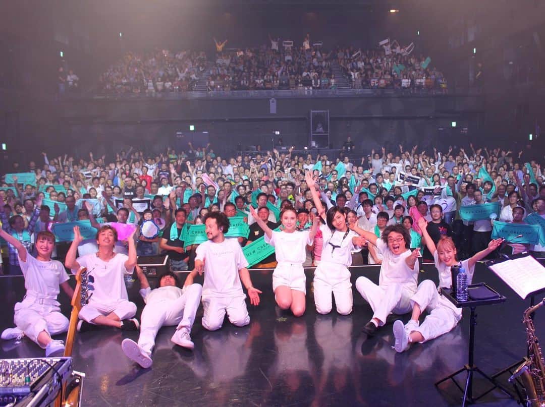 May J.さんのインスタグラム写真 - (May J.Instagram)「「May J. Tour 2019 -New Creation-」大阪で無事ツアーファイナルを迎えることができました！最後は何もプレッシャーもなく、自由に暴れるつもりが、思わぬハプニング！！今までのライブで一番緊張してしまったー！！そして、やっぱり最後だからか楽しさや、寂しさや、悔しさなど、色んな気持ちが入り混じって、MC中すごくエモーショナルになってしまいました。本当にライブって何が起きるかわからないものなんだなと改めて思いました。大阪のみんなと、そして全国から集まってくれたみんな、全公演来てくれたみんな、昨日の会場はたくさんの思いやりや愛で溢れていました。忘れられない、そして離れたくない空間。 昨日は初めてステージ上でみんなにミュージカルをやることを報告でき、実は初めて本当にミュージカルに挑戦するんだと実感が湧きました。これはきっと今回のNew Creationを完成させる１つの大きな要素だったと思います。始まりが来れば、終わりは必ずやってくる。そしてそこからまた新たなスタートがやってきます。オーディエンス、バンド、ダンサー、スタッフ、全てのみんながこの「New Creation」を完成させるのにかかせない存在でした。一緒に素晴らしいショーを創造してくれて本当に感謝しています！！ 最後に、私はまだまだなんだなと反省しています。色んな悔しさをバネに、もっと成長して、今度はもっとパワーアップしたMay J.を届けられるよう日々精進します！ ショーに来てくれたみんな、本当にありがとうございました！  #TourFinal #千秋楽 #NewCreation完成 #追加公演あと100回やりたい #挑戦は続く #打ち上げはトランプと卓球 #夜中3時くらいまで #久々の夜更かし」10月6日 11時35分 - mayjamileh