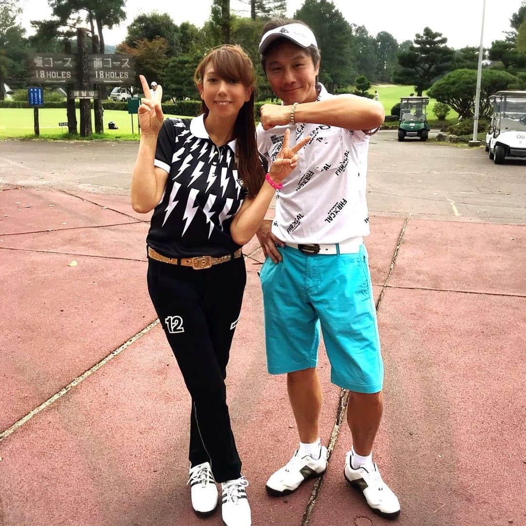 大原かおりさんのインスタグラム写真 - (大原かおりInstagram)「薬師寺ボクシングジムゴルフコンペ in 名古屋🤗⛳️ ☺︎ 仲良し先輩の黒田アーサーさんや、渡辺めぐみさんも前夜祭から一緒で、とっても楽しかったです〜😋🎶 元世界級チャンピオンの竹原慎二さんと畑山隆則さんにも一年ぶりにお会い出来て嬉しかった〜🤪🥊💕 ☺︎ ラウンドは、澤本さん・眞砂さん・大越さんと🏌️‍♀️✨ 皆さんゴルフ上手で、沢山お気遣いしてくださって本当に楽しいラウンドでした🎶 何から何まで本当に本当にありがとうございました🤩🙏 ☺︎ 1枚目の写真は、史上最年少でアジアパシフィックフェザー級チャンピオンになった森武蔵くん🥊🎶 薬師寺ボクシングジムのホープです✨ 世界チャンピオンになるのも目前❣️ 頑張ってほしいですねd(^O^)b * #名古屋 #薬師寺ボクシングジム #🥊 #ゴルフコンペ #ゴルフ #ラウンド #薬師寺保栄 さん#竹原慎二 さん#畑山隆則 さん#黒田アーサー さん#渡辺めぐみ さん #森武蔵 さん#澤本さん #眞砂さん #大越さん #ありがとうございました #東名古屋カントリークラブ #ゴルフ女子 #ゴルフ好き #Golf #🏌️‍♀️ #🏌️‍♂️ #⛳️」10月6日 12時03分 - oharagaori_otty