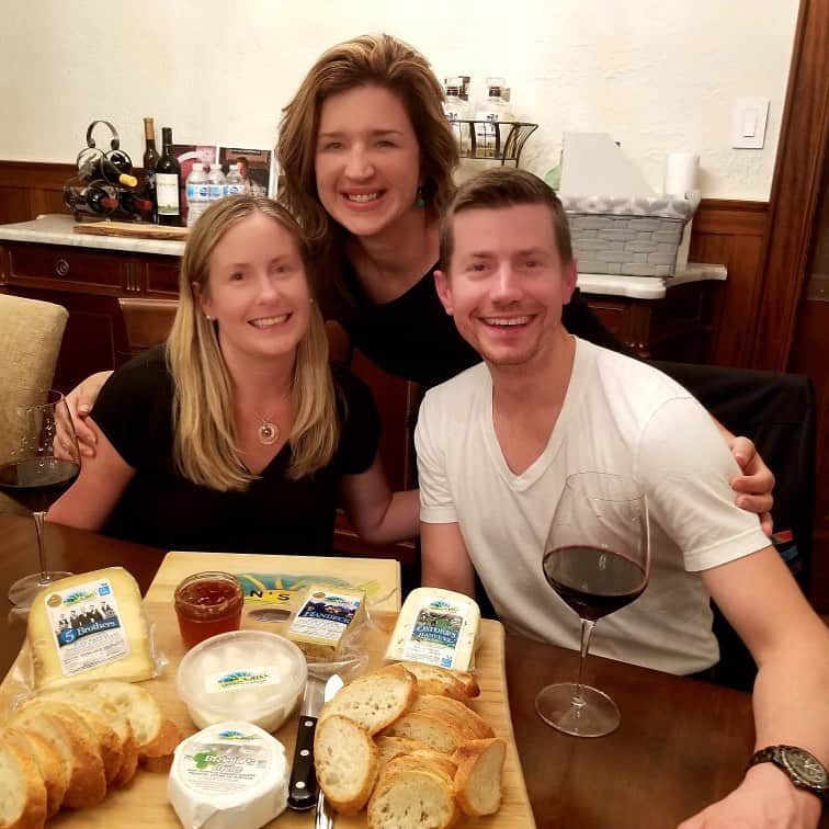 ジェフリー・バトルのインスタグラム：「Such a great evening having the best cheese I’ve ever had.  #cheese @gunnshillartisancheese #wine #cheesyfood #canadiancheese」
