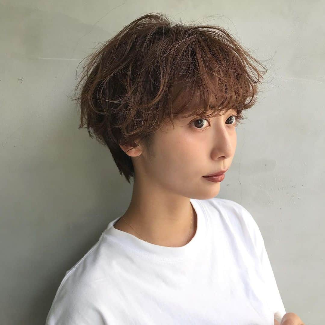 石田一帆さんのインスタグラム写真 - (石田一帆Instagram)「. イベントのヘアセットは @cieca.noguchi にお願いしました👦🏼 . 衣装のイメージを伝えて基本はお任せ🌼 いつもぱぱっとセットしてくれるのに 100点なヘアに仕上がるすばらしさ🥺🙏 . ヘアセットについて質問よくいただくので 写真たくさん撮ってもらいました📷 . そろそろメンテナンスカットもしなくては。 いつもありがとうございます🍇 . #cieca#hairset#hairsalon#beauty#omotesando#fashion#ootd#coordinate#casual#mystyle#ヘアセット#ショートヘア#ショート#美容メンテナンス#美容#表参道」10月6日 12時22分 - ishidakazuho