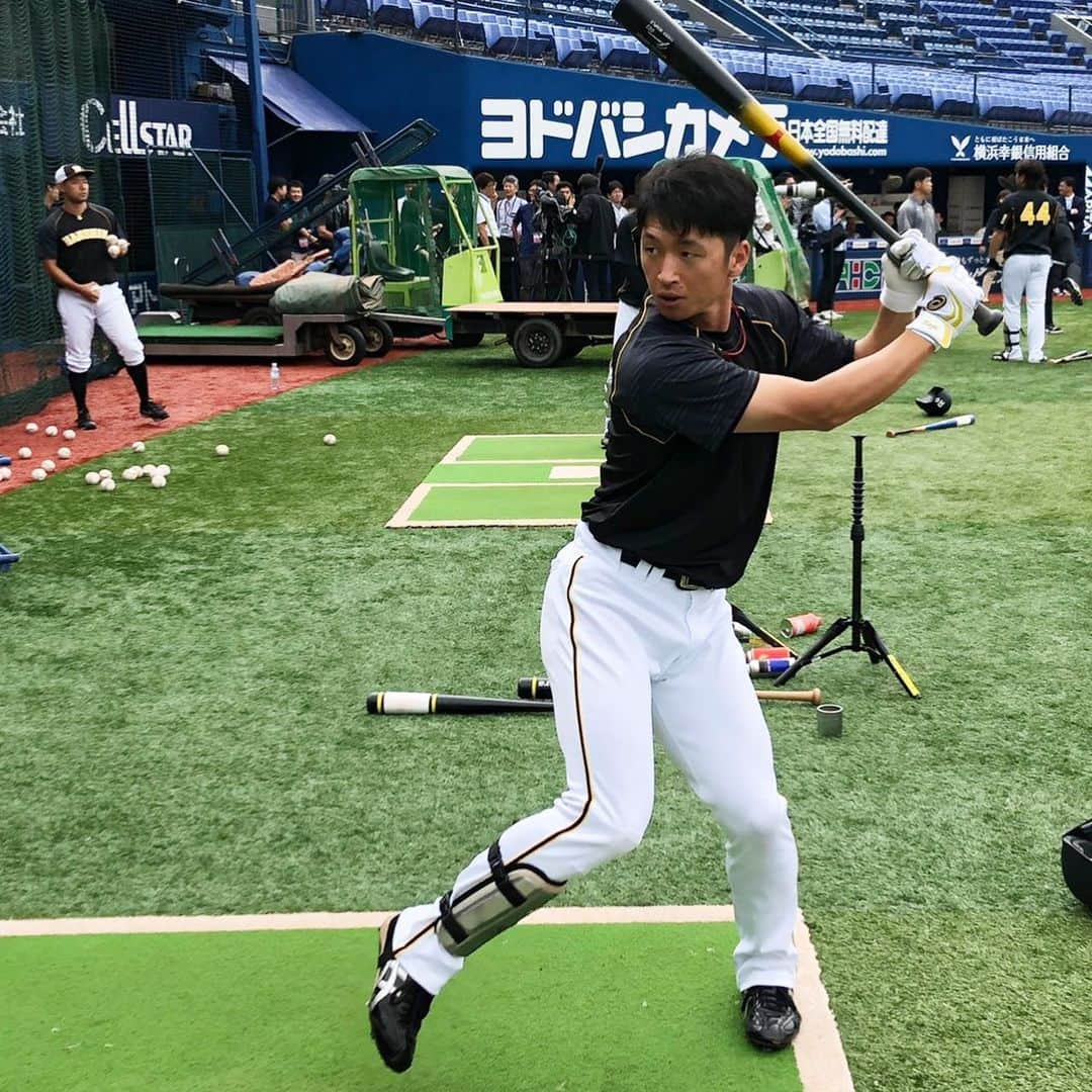 阪神タイガースさんのインスタグラム写真 - (阪神タイガースInstagram)「今日の試合前練習‼️ #北條史也 選手 #糸原健斗 選手 #近本光司 選手 #陽川尚将 選手 #日シリ行くでタイガース  #ぶち破れオレがヤル  #阪神タイガース」10月6日 12時55分 - hanshintigers_official