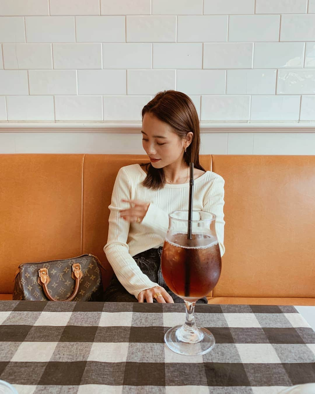 伊原葵さんのインスタグラム写真 - (伊原葵Instagram)「遠近法🍷 . .  #アオイのカフェ#cafe #aocode #fashion #code #code」10月6日 22時37分 - aoi186