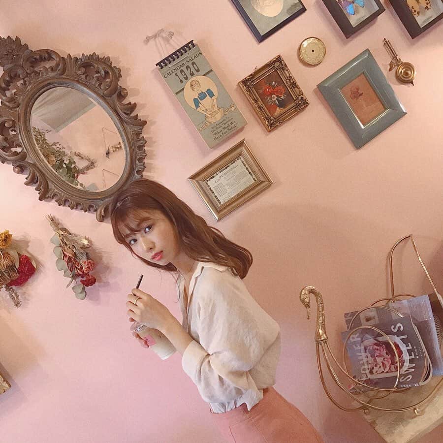中島愛蘭さんのインスタグラム写真 - (中島愛蘭Instagram)「高円寺にあるグムグムというカフェ💐 ㅤㅤㅤㅤㅤㅤㅤㅤㅤㅤㅤㅤㅤ ドリンクやフードにお花が 散りばめられてるの🥺🥺❤︎ 私が食べたサンドイッチも 最高に美味しかったです🥪 ㅤㅤㅤㅤㅤㅤㅤㅤㅤㅤㅤㅤㅤ 店内もドライフラワーたくさんで 見てるだけで癒されました☺️☺️」10月6日 22時44分 - aira_nakajima