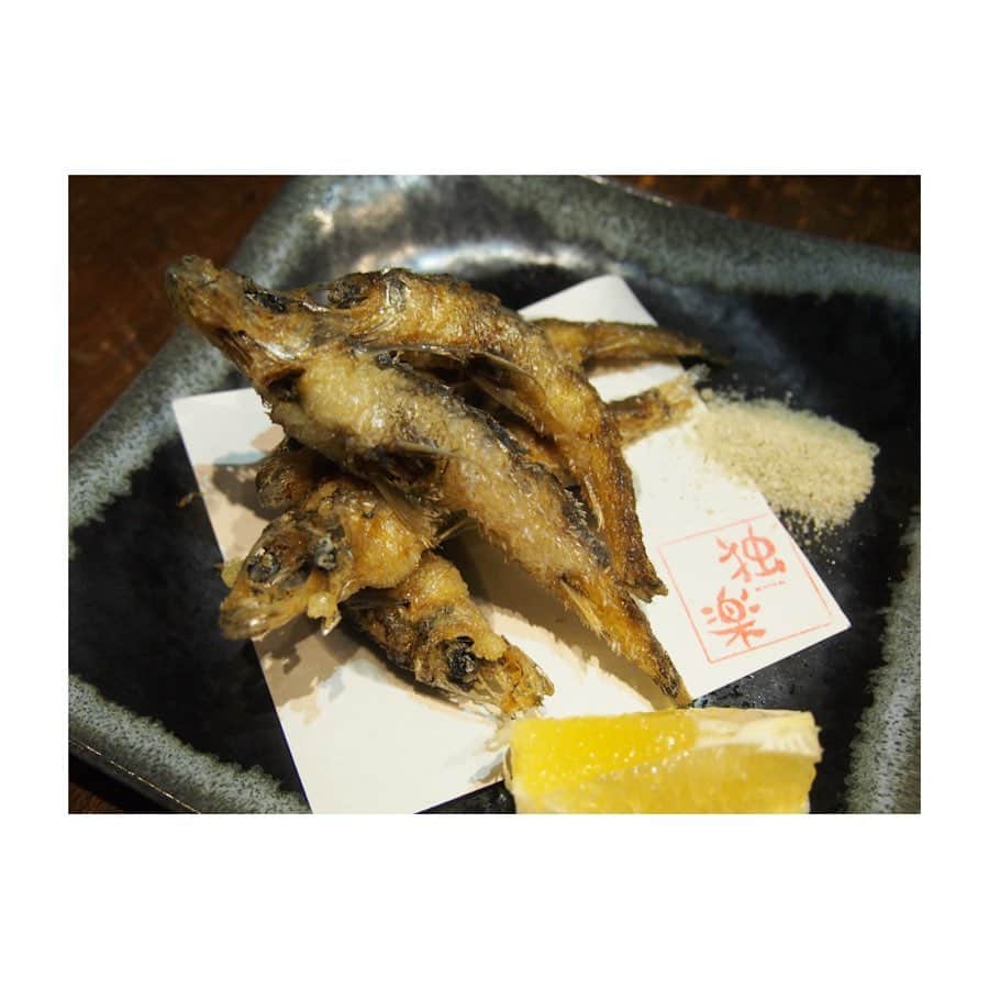 猪鼻ちひろさんのインスタグラム写真 - (猪鼻ちひろInstagram)「🇯🇵🐟🍶 そろそろ日本食も恋しいのでは、ということで 福島県の水産物とお酒を楽しんだ夜のこと。  独楽で開催されたふくしま常磐ものフェアへ❣️ ホッキ貝と秋茸のオイスターソース炒めは貝のコリッとした食感とキノコの歯ごたえがとっても美味しくて、メヒカリの唐揚げはお塩をつけて食べると更に甘みが引き立つ◎  何度も行ったことのある福島。 改めて美味しいものが沢山あるんだなぁーと思いました☺️ 福島県水産課のTwitter(@fukushimasakana)も 是非チェックしてみてね🐟 #ちひろのお洋服 #タグ付けしたよ! #福島 #ふくしま常磐ものフェア #ふくしま #福島県 #japanesefood#pr#fukushima」10月6日 22時48分 - inohanachihiro