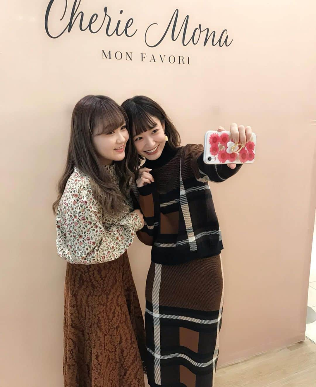 西川瑞希（みずきてぃ）さんのインスタグラム写真 - (西川瑞希（みずきてぃ）Instagram)「イベント2日目☺︎今回もみんなの笑顔がたくさん見れて本当にしあわせでした🌹 . 私のために時間を使って会いに来てくれたり、涙を流して喜んでくれたり、来てくれるだけでも嬉しいのにプレゼントを選んできてくれたり、、感謝してもしきれないくらいみんなには日々ありがとうでいっぱいです// . これからもみんなに喜んでもらえるように頑張るね！今年はあと２つ程お知らせ出来そうだから楽しみにしていてね✨ . また会いましょう❤︎ . #cheriemona #popupshop #nagoya #名古屋 #ゲートタワーモール #4階」10月6日 23時03分 - mizuki_nishikawa_