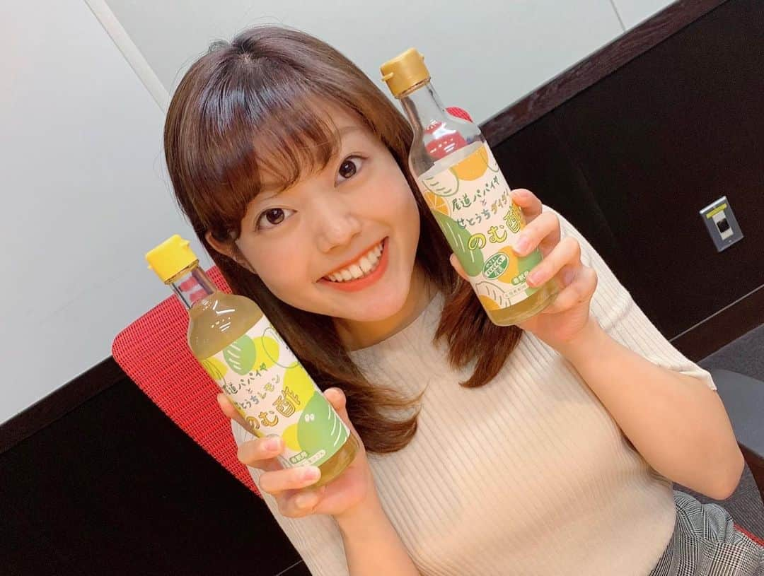 田村友里さんのインスタグラム写真 - (田村友里Instagram)「. 『ショコラジ』第２章が今日からスタート！！ 初めてのメインパーソナリティで2時間半の生放送😂 緊張も多少ありましたが、始まってみたらとにかく楽しくて楽しくて楽しくて、、 あっという間に過ぎていく時間を見ながら「永遠に終わらないでくれ〜！！」と心の中で叫んでいました。 ラジオってほんとに最高だなあ、、、 これから毎週日曜がほんっとに待ち遠しいです🥺✨ . 一番近くでサポートしてくださった田邉さん、スタッフの皆さん、そして、不慣れな私をハラハラしながらも温かく見守ってくださったリスナーの皆さん、本当にありがとうございました！！！ たくさんいただいたメッセージ、メールもFAXもTwitterも全て大切に読ませていただいています。 また来週もよろしくお願いします🔰 . #rcc #rccラジオ #ショコラジ #ショコラジ公式アカウント(@chocoradi ) #インスタフォローしてください！ #放送後に一杯 #最高でした✨」10月6日 23時09分 - yuri_tamura0894