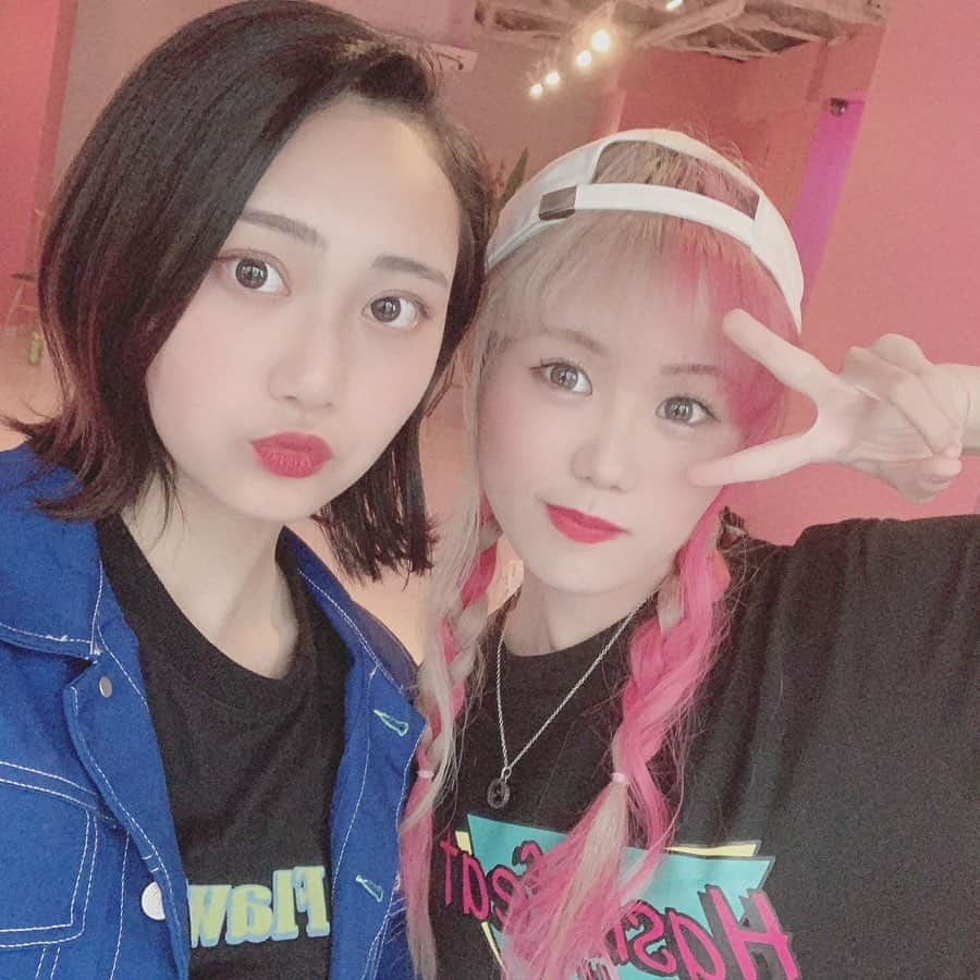 坂田琴音さんのインスタグラム写真 - (坂田琴音Instagram)「アメ村でこの2人にも会えた👀💜 来店イベントお疲れ様です✌︎✌︎✌︎ #アメ村 #タピオカ」10月6日 23時14分 - kotone_sakata