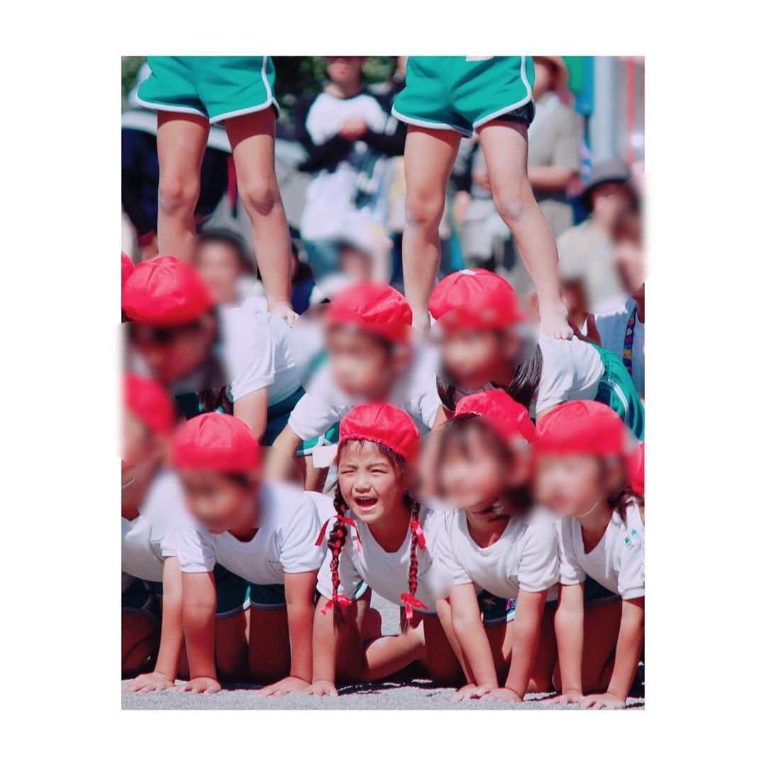 ♡KAO♡さんのインスタグラム写真 - (♡KAO♡Instagram)「🎀 ： ： 2019.10.5（sun) #幼稚園最後の運動会 🚩 子ども達の一生懸命なキラキラした姿に たくさん涙が溢れました🥺 みんながみんな本当にカッコ良かった🥺 ： ： おりんの真剣な眼差しも、 私を見つけてニコっとする笑顔も、 友だちと楽しそうに笑う姿も… どんなおりんもしっかり心に焼き付けたよ❤️ 毎日練習大変だったと思うけど、 一度も弱音をはかなかったね！！ 本当に立派な年長さんになりました😭😭 ママはそんなおりんの成長が嬉しくて幸せで 愛しくて… そして、ちょっぴり寂しかったり🥺 ママになれたから味わえる感情ばかり… ： ： こんな気持ちにさせてくれて 〝ありがとう❤️〟 ： ： これからもママを色んな気持ちにさせてね❤︎ あなたはママの宝物✨ ： ： ： ： ： ： #ig_kidsfashion #kidsfashion #親バカ #ig_oyabakabu #親バカ部 #娘 #5歳 #女の子 #女の子ママ #兄妹ママ #インスタキッズ #ig_kids #運動会 #幼稚園 #年長 #年長さん #幼稚園運動会 #組体操 #鼓笛隊 #グロッケン #玉入れ #かけっこ #kissmamaになろう」10月6日 23時24分 - o0.don_tama.0o