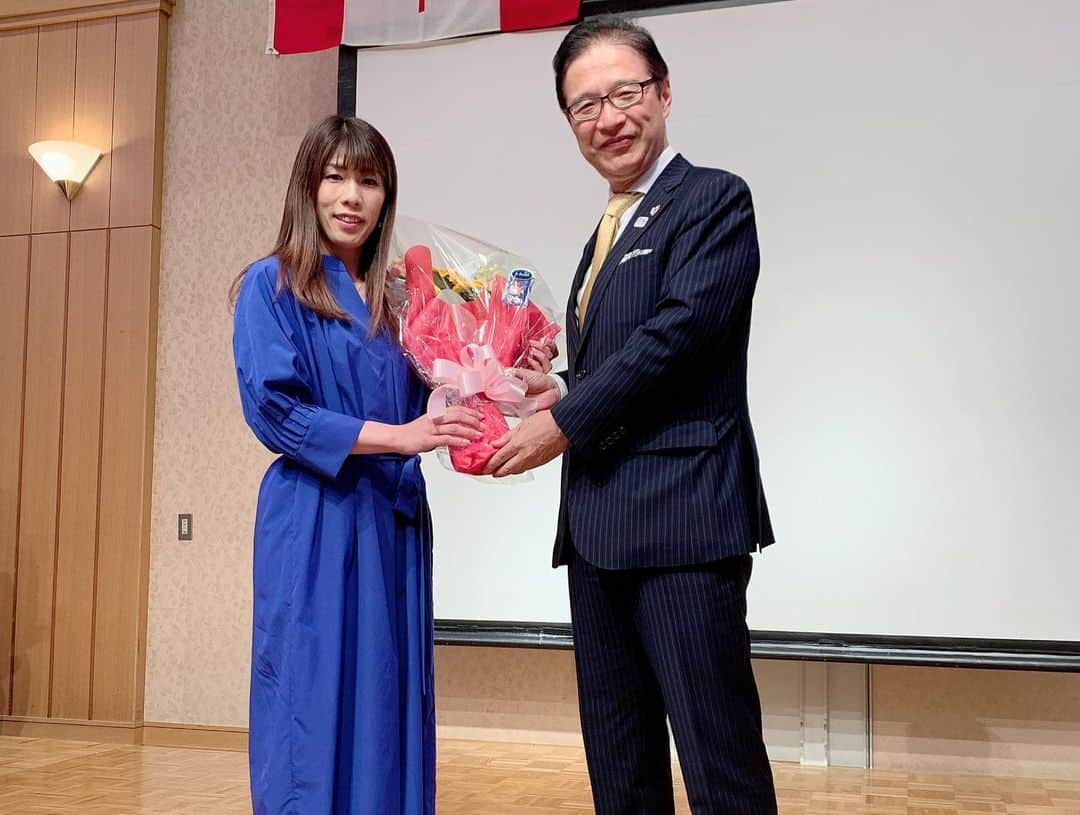 吉田沙保里さんのインスタグラム写真 - (吉田沙保里Instagram)「地元の三重県津市で東京2020オリンピック事前キャンプを行う、カナダ🇨🇦レスリングチームの歓迎レセプションがありました😊 アテネとロンドンの決勝で戦ったバービック選手もコーチとして参加してます！ そして、皆さんからサプライズで誕生日プレゼントをいただき、感謝感激でした😆✨ #カナダレスリングチーム #トーニャバービック」10月6日 23時26分 - saori___yoshida