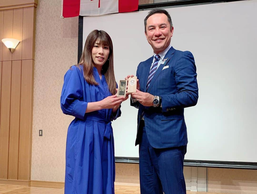 吉田沙保里さんのインスタグラム写真 - (吉田沙保里Instagram)「地元の三重県津市で東京2020オリンピック事前キャンプを行う、カナダ🇨🇦レスリングチームの歓迎レセプションがありました😊 アテネとロンドンの決勝で戦ったバービック選手もコーチとして参加してます！ そして、皆さんからサプライズで誕生日プレゼントをいただき、感謝感激でした😆✨ #カナダレスリングチーム #トーニャバービック」10月6日 23時26分 - saori___yoshida