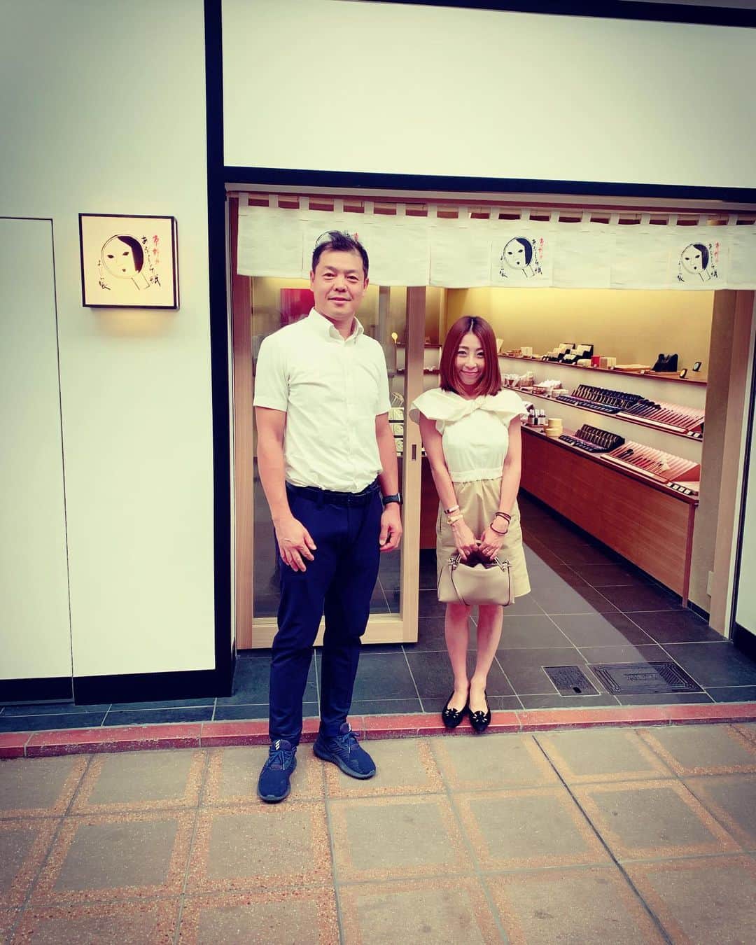 のインスタグラム：「京都 よーじや 世界中で人気のよーじや は 本当に凄い。 よーじやの商品ずっと愛用中です^ ^  #zenmusex5r  #trip #travel #world #instafollow #バックパッカー #旅人 #世界一周 #backpacker #楽しい #空 #絶景 #海外旅行 #chandelier #furniture #きれい #firenze #thankyou #happynewyear #newyear #くるくる #トラベラー #建物 #hashreco #ハーバーランド #旅 #写真好きな人と繋がりたい  #世界陸上ドーハ2019」