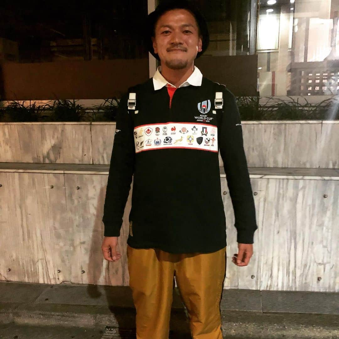 竹内まなぶさんのインスタグラム写真 - (竹内まなぶInstagram)「【自分なりのハカをしたら怒られました】 今日はファンゾーンin東京(有楽町)で村上晃一さん、上野優花さん(@yuka_ueno89)、あがすけと#rwc2019 を楽しみました！ ご来場ありがとうございました！ ファンゾーンで購入した会場限定ラガーシャツのデザインが最高でした👕✨ ニュージーランド🇳🇿vsナミビア🇳🇦 フランス🇫🇷vsトンガ🇹🇴 最高の2試合でした！！ #ノーサイド」10月6日 23時39分 - kaminarimanabu