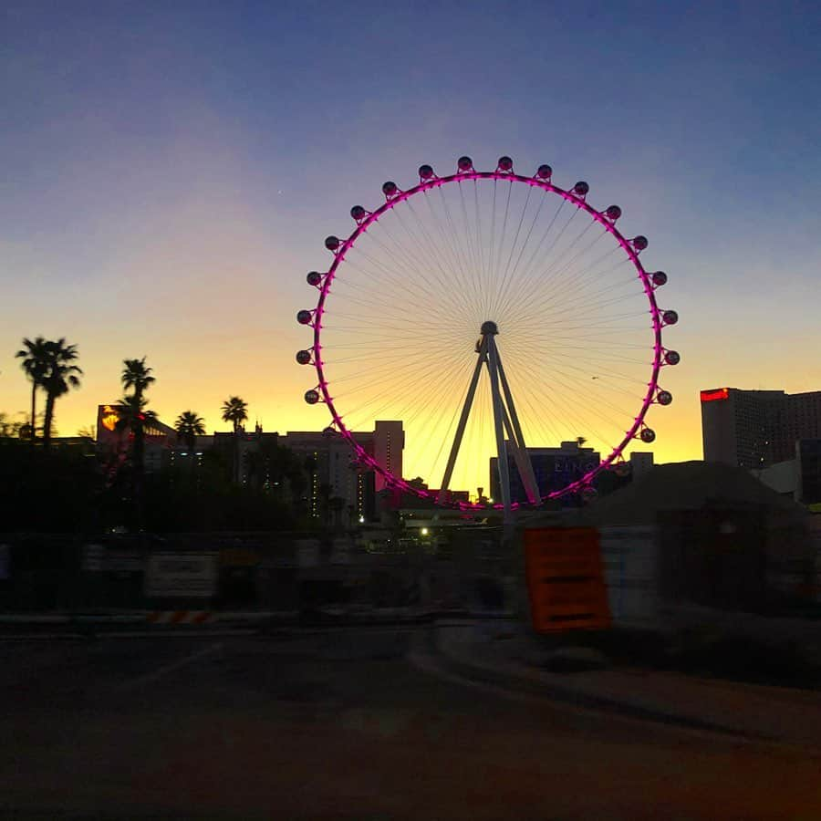 マキ・コニクソンさんのインスタグラム写真 - (マキ・コニクソンInstagram)「magic hour at Las Vegas 何て美しいんだろう...😭 #ラスベガスのおすそ分け🤙🏼」10月6日 15時10分 - makikonikson