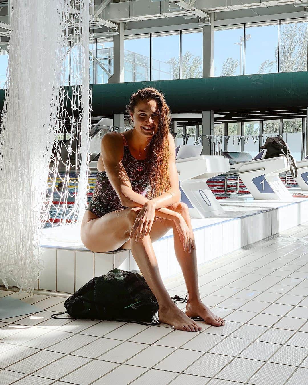 ズザンナ・ヤカボスのインスタグラム：「one more day 🎏  @fina1908 . #fina #finaswimmingworldcup #swim #swimming #swc2019 #budapest #pool #raceday #swimsuit #water」