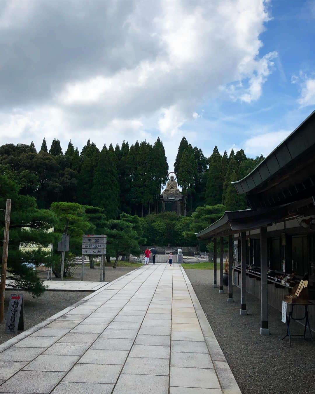 井口卓人さんのインスタグラム写真 - (井口卓人Instagram)「昨日は、HSR九州でのイベントが終わり、実家に帰りゆっくり過ごせました。今日は、午前中に蓮華院誕生寺の奥之院というお寺に行き、パワーを頂いてきました。さて、これから岡山に移動です🚄明日（月曜）の仕事が終わって東京に帰り、水曜からまた岡山というスケジュールです。10月の仕事は、全て西地区。岡山に3回行きます😂」10月6日 15時19分 - takutoiguchi