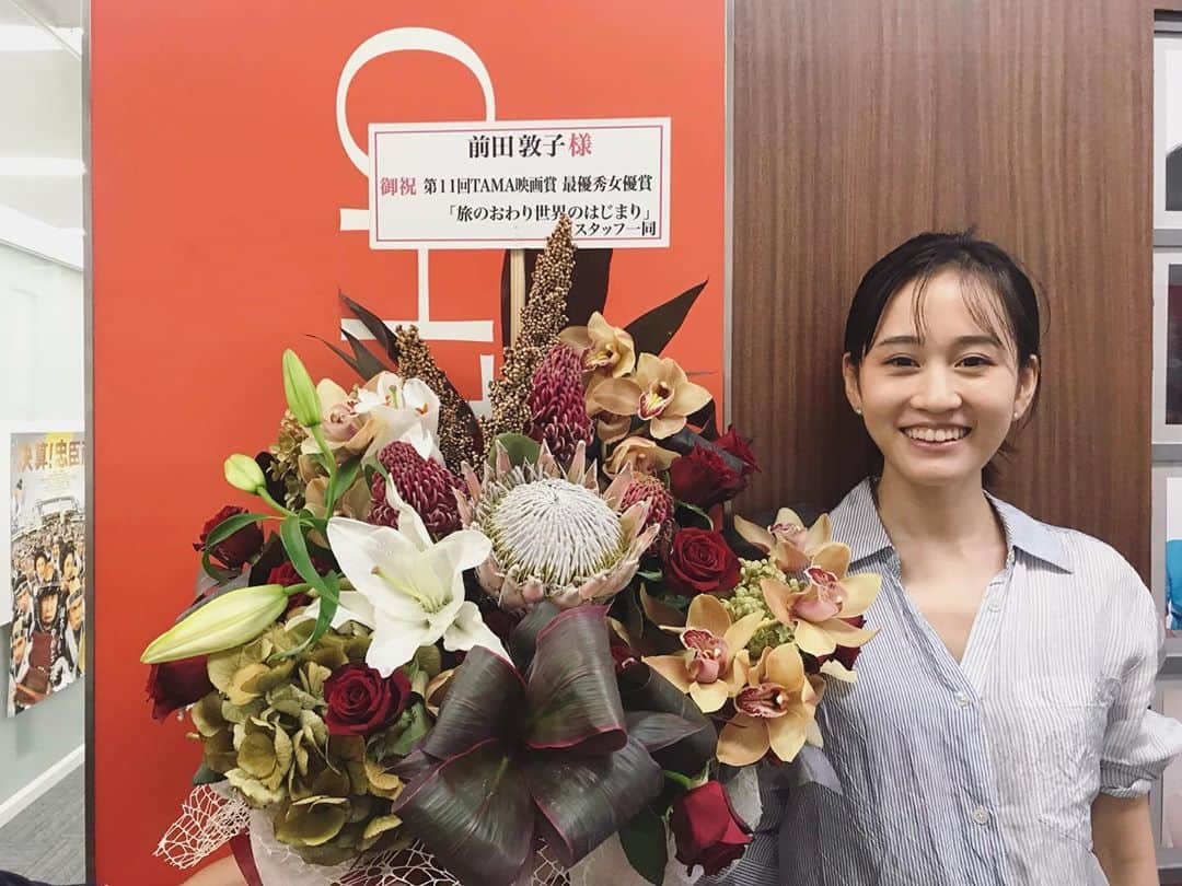 前田敦子さんのインスタグラム写真 - (前田敦子Instagram)「事務所に行ったら、 映画チームの皆様からお花が届いていました💐 嬉しいですありがとうございます！！ って喜びでいっぱいです 撮影後メイクバッチリなはずなのに オフ感いっぱいです」10月6日 15時42分 - atsuko_maeda_official