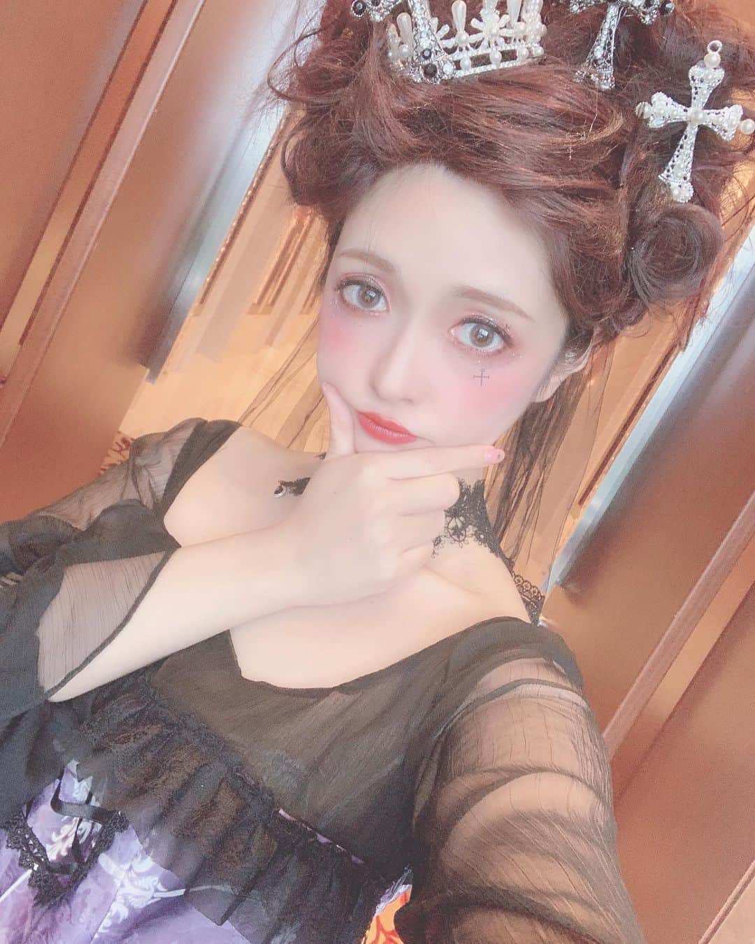 青木美沙子さんのインスタグラム写真 - (青木美沙子Instagram)「前髪なしのハロウィンメイク🎃 美沙子的珍しい顔」10月6日 15時42分 - misakoaoki