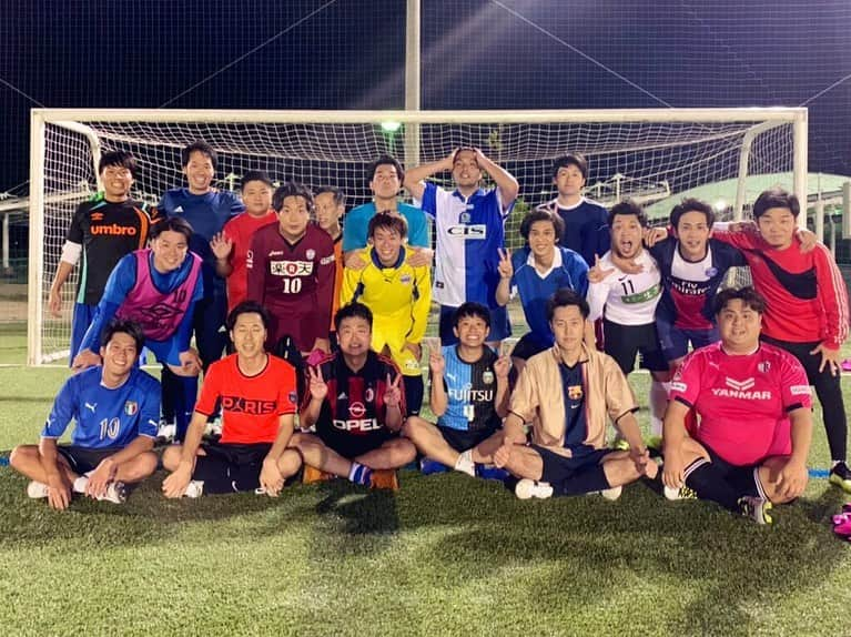 小山英機さんのインスタグラム写真 - (小山英機Instagram)「. 昨日は、大阪よしもとサッカー部の活動でした⚽️ ゲストで銀シャリ橋本さんとミキ亜生が来てました！ . #亜生と2年ぶりにボール蹴ってエモかった #一緒に大久保嘉人さんのユニフォーム着ました」10月6日 15時45分 - monkoya13