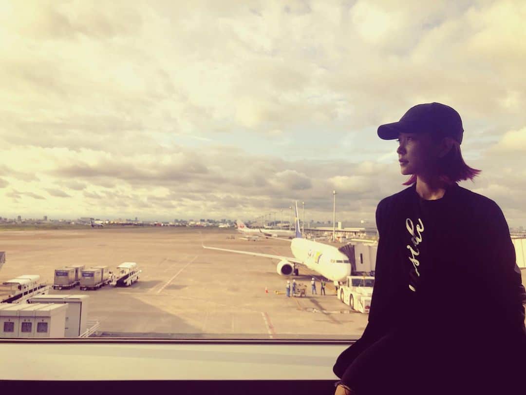 森恵さんのインスタグラム写真 - (森恵Instagram)「沖縄へ！！ #ツアーファイナル #沖縄 #弾き語り #10月12日 #topnote」10月6日 15時56分 - morimegumi_official