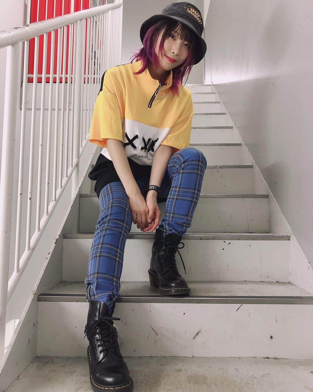 のインスタグラム：「#marucode  昨日の私服  #ca4la  #chica #rnamedia  #drmartens」