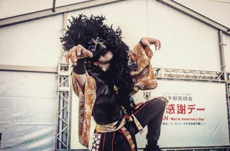 佐伯恵太のインスタグラム：「昨日は『2019 動物感謝デー in JAPAN』というイベントにしまねっこのおにいさんとして出演しました！しまねっこと一緒にダンスショーやお散歩🎵楽しい時間でした☺️ ハロウィンらしいパフォーマンスも🎃 素敵な写真も撮っていただきました✨ #しまねっこ #動物感謝デー #ダンス #ショー #ゆるキャラ #俳優」