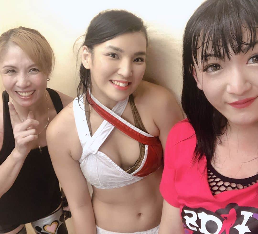 下田美馬のインスタグラム：「Gracias por todo a mis compañeras 🙏😊🙏😊」