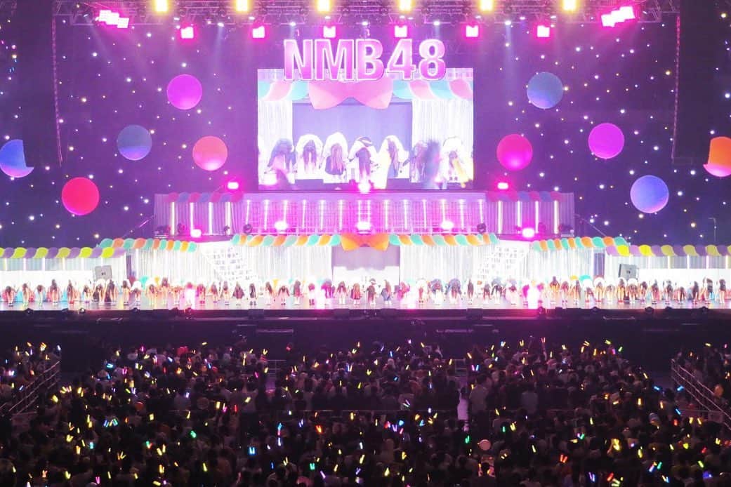 加藤夕夏さんのインスタグラム写真 - (加藤夕夏Instagram)「﻿ NMB48 9th ANNIVERSARY LIVE in 大阪城ホール﻿ ﻿ ﻿ 私たちが居られるのは﻿ 応援して下さる皆様が居て下さるからです。﻿ ﻿ ﻿ 本当に本当に本当に﻿ ありがとうございます。﻿ ﻿ ﻿ 10年目に入ります。﻿ 皆さんと沢山楽しい思い出を作ったり﻿ 一緒に目標をかなえたり。﻿ ﻿ 皆さんの中の私やNMB48の存在を﻿ もっとも〜っと大きくして﻿ うかうかしてもらえるように♡﻿ ﻿ 頑張っていきたいです！！！！﻿ ﻿ ﻿ ﻿ ﻿ ﻿ ﻿ NMB48は本当に個性豊かで魅力的なメンバーばかりなんです。今回のコンサートはユニットコーナーでそれが伝わっていてくれたらいいなぁ。﻿ ﻿ 若手の子達の成長もすごくて﻿ ベテランメンバーがもつブレないNMB48らしさ﻿ 一生懸命にやってることを﻿ お互いに真剣に応援できる皆んなが﻿ ﻿ 大好きだなあ。﻿ ﻿ ﻿ ﻿ #NMB489周年﻿ #大阪城ホール #大阪城 #NMB48 ﻿ ﻿#初恋至上主義 #だんさぶる！ #ゆきつんカメラ」10月6日 16時49分 - uuka_nmb