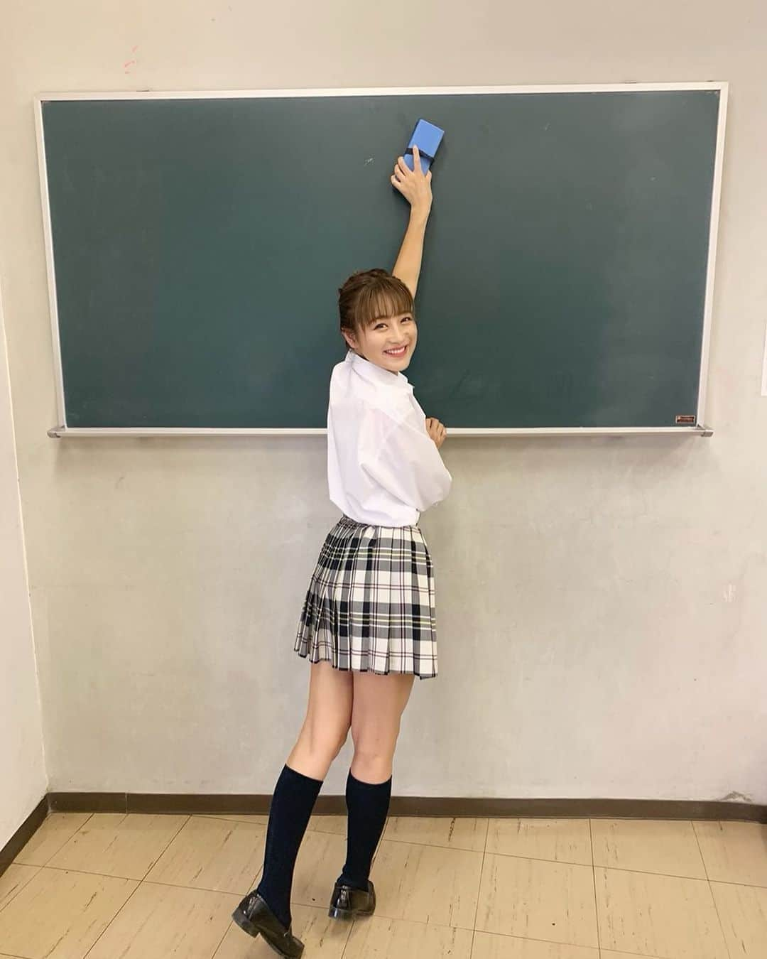 鈴木奈々さんのインスタグラム写真 - (鈴木奈々Instagram)「テレビのロケで制服着ました(^-^)！！ #三十路すぎ  #制服女子」10月6日 16時57分 - nana_suzuki79