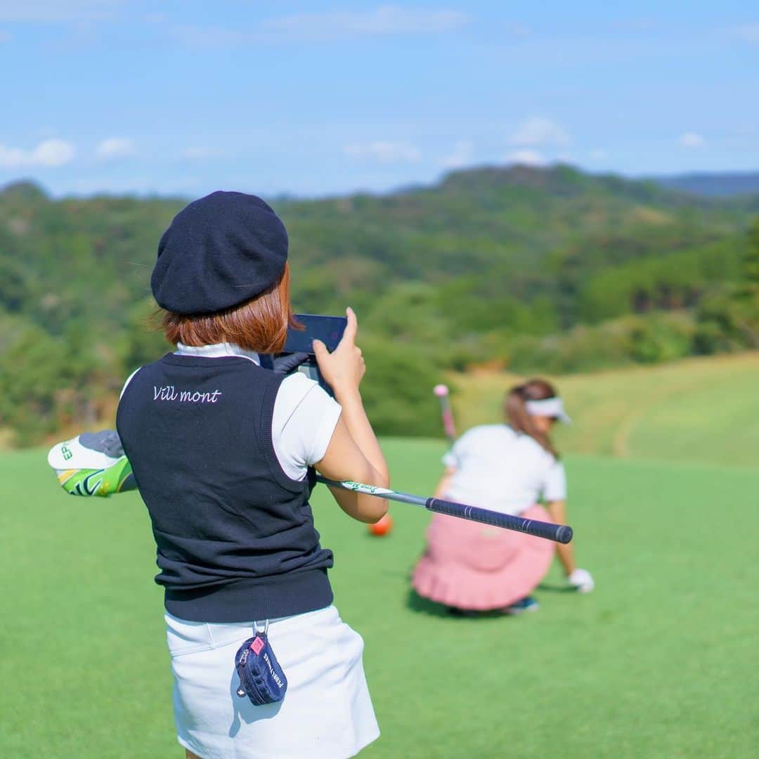 のインスタグラム：「. 先日のディズニーゴルフDAY🧡 . トーヨーカントリークラブ⛳️ 12月のNANAECUP2019XmasEditionの開催場所 下見も兼ねて🏌️‍♀️✨ . . しおの「行け！」に対して、「行ったよ！」て、会話が…🤣 . そしてショートホールは基本ショートしてた日🙄 . . . #トーヨーカントリークラブ #ゴルフ #ゴルフ女子 #golf #goodshot #ぐっしょ」