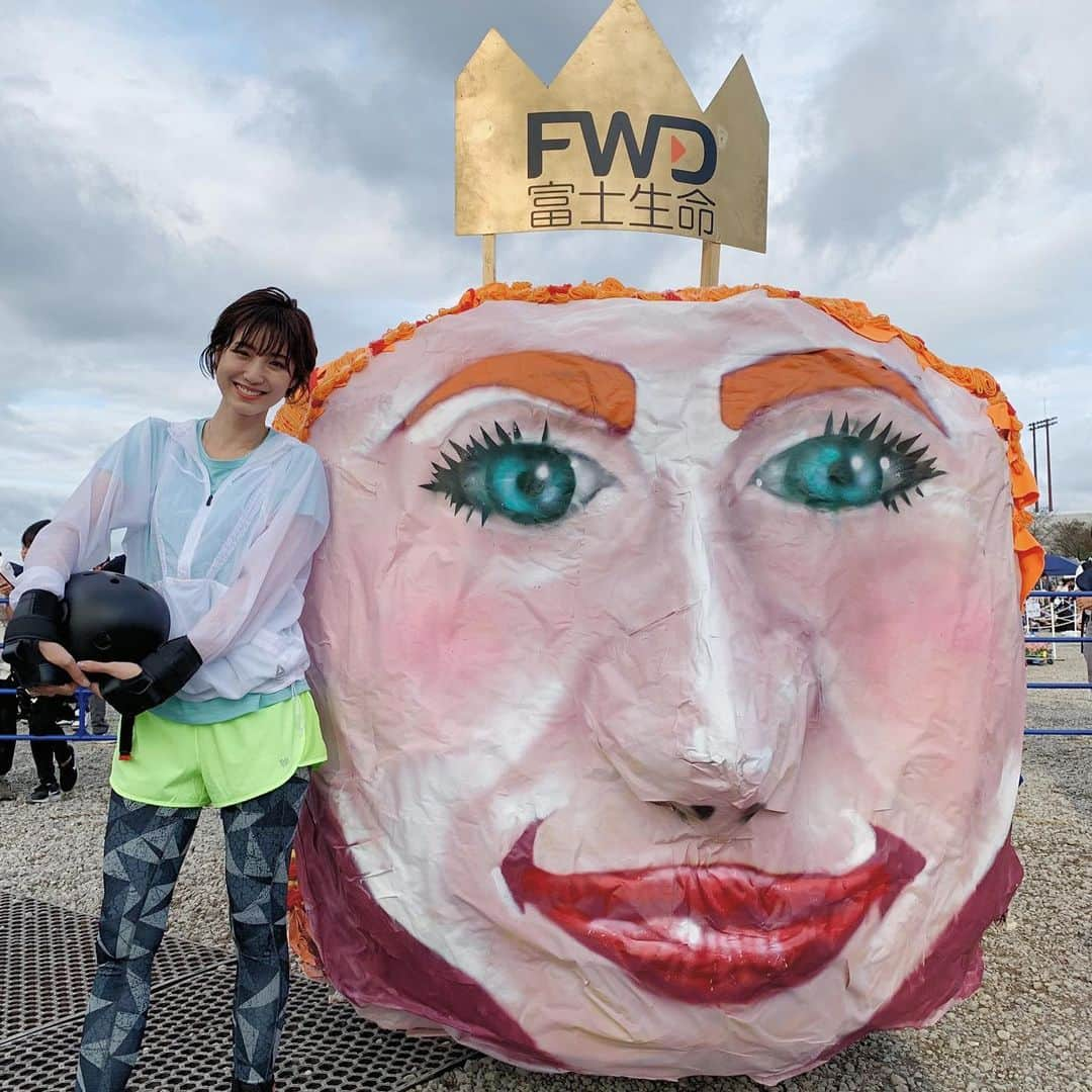 izu（出岡美咲）さんのインスタグラム写真 - (izu（出岡美咲）Instagram)「今日は﻿ [Red Bull Box Cart Race Tokyo 2019.]﻿ に アンバサダーを務めているFWD富士生命さんのカートで参加してきました✨﻿ ﻿ 『仕事も、プライベートも輝く女性』﻿ という素敵なモチーフのマシンのドライバーを務めることができ、嬉しく思います！﻿ FWDグループが主催する北極マラソンでも私を含め﻿ 女性ランナーとの出逢いも多かった事もあり より女性も輝く時代に こうして触れられている事に改めて嬉しくなる1日でした✨ ﻿ #FWD富士生命 #いくぜ人生 #アンバサダー」10月6日 17時37分 - izu_stagram