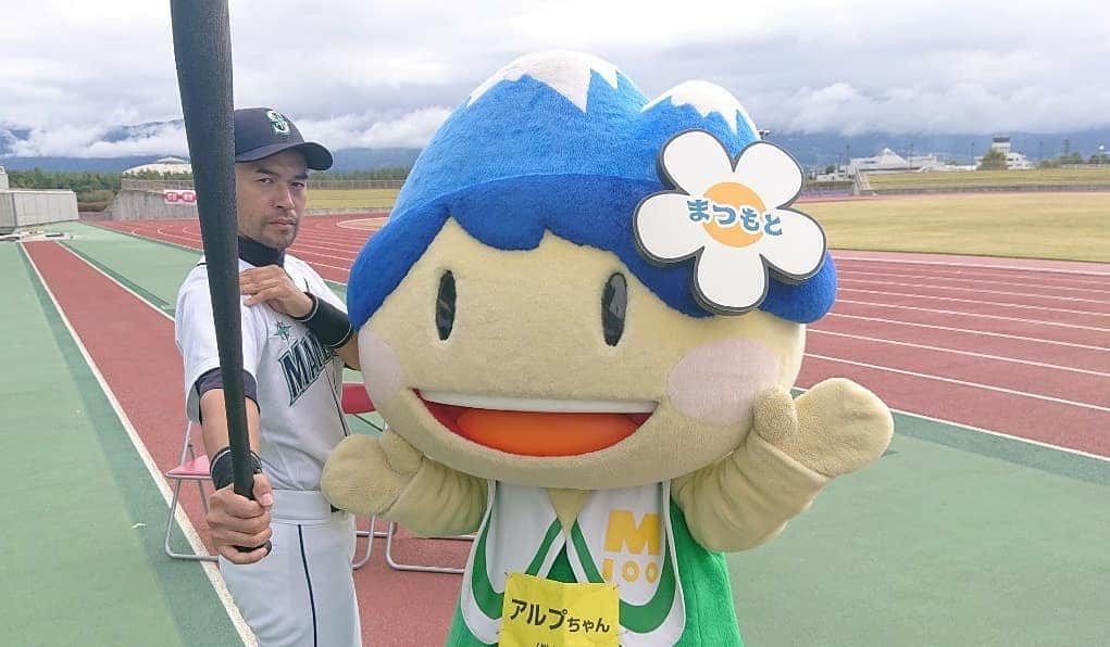 ニッチロー'さんのインスタグラム写真 - (ニッチロー'Instagram)「第3回松本マラソン🏃  1K地点とゴール前で沢山のランナーの皆さんを応援出来て走ってないですが充実したマラソン大会でした❗  やはり松本なので山雅の試合に来たみたいな感じがある 笑  #松本マラソン #第3回松本マラソン #松本 #松本山雅 #信州ブレイブウォリアーズ #マラソン #サッカー #バスケットボール」10月6日 17時53分 - nicchiro5.1