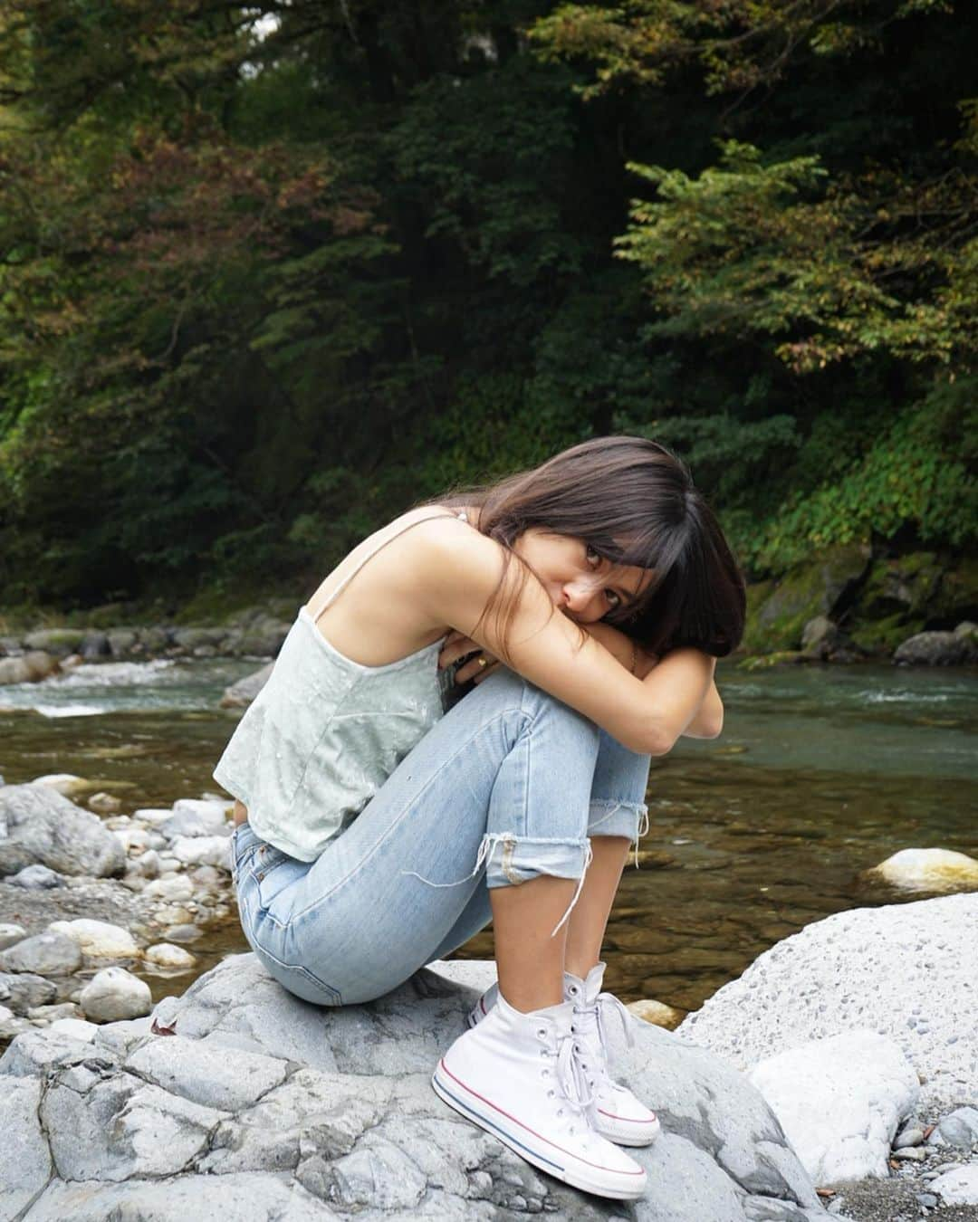 MiChiさんのインスタグラム写真 - (MiChiInstagram)「Quick road trip to escape the city life. Okutama is just a couple of hours drive from the center of Tokyo (and is actually still Tokyo believe it or not) and is really one of the best places for recharging in nature if you live in the city. There is a beautiful river surrounded by mountains and the air is so clean.🌿 Easy to get to by train too!  自然を求めてふらっと奥多摩まで。 川の音を聞きながら木に囲まれ深呼吸。 空気が美味しい😍  都内からすぐ行けるリチャージしたい時に最高やね❤️ 📷// @stevieees  #tokyolife#okutama#nature#tokyo#奥多摩#自然#東京#japan」10月6日 17時54分 - michimadness