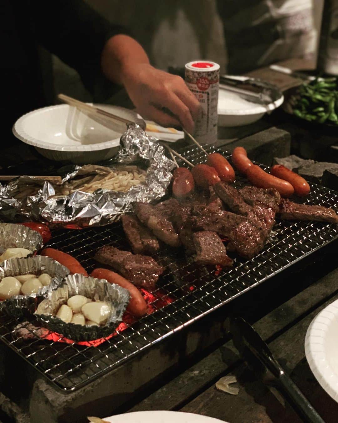 大西葵さんのインスタグラム写真 - (大西葵Instagram)「今週は、キッチンがついてたので 月曜みんなでBBQして、 それ以外は朝昼晩の分、簡単なものだけど毎日よっちゃんと自炊しました(^^)今週、一回もコンビニご飯食べてない！ 行ってもない！スゴーイ。笑 健康健康^ - ^✌ よっちゃんもいつも以上にやる事多くて大変だったけどありがとう✊(^^) #あは」10月6日 17時58分 - aoi_ohnishi