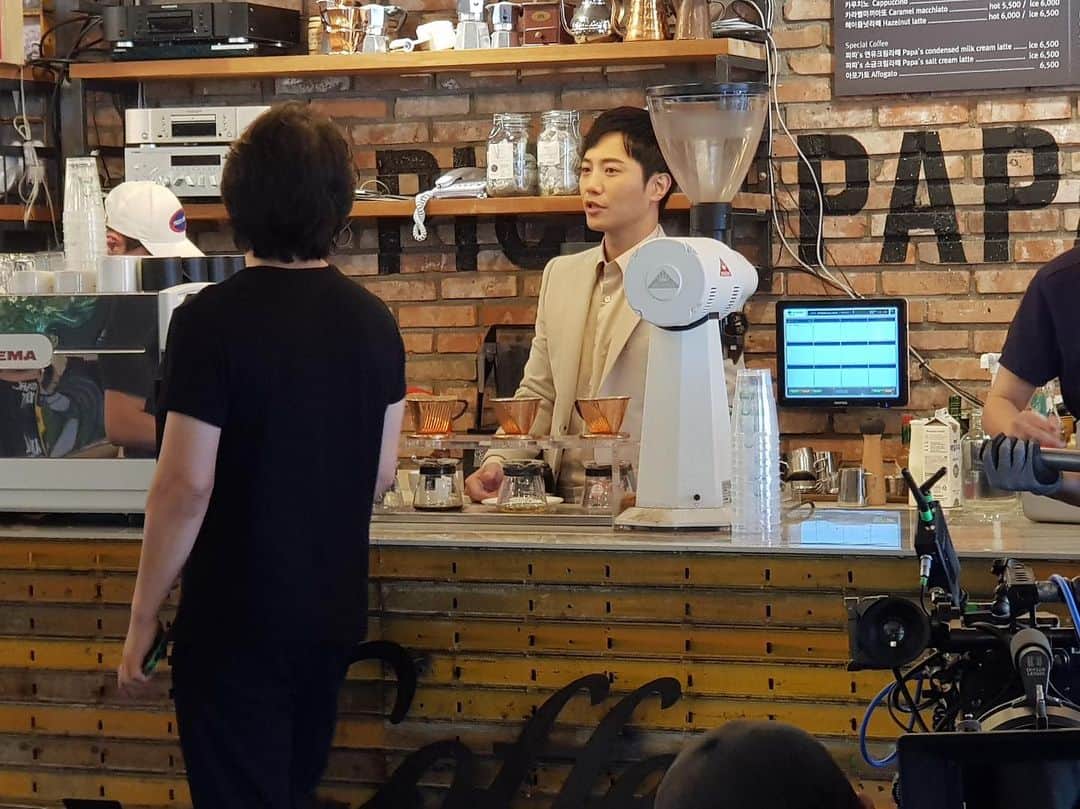チン・グのインスタグラム：「오전엔... 아는 감독형님 뮤비 우정출연~~ 오후엔... 아는 동생들과 바스켓 바스켓!!! 저녁엔... LEGO!!!! 질렀다~~^^」