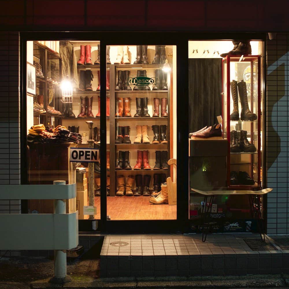 のインスタグラム：「【WESCO恵比寿店 10月のお休み】 WESCO恵比寿店、今月のお休みをお知らせします。 まずは10/8(火)、9(水)、続いて翌週10/15(火)、16(水)、そして10/23(水)、10/30(水)がお休みとなります。 普段の水曜定休以外に火曜日のお休みがございますので、お間違いの無いようよろしくお願いします。 . #wesco #boss #jobmaster #madeinusa🇺🇸 #oregon #scappoose #wescojapan #wescoebisu #wescosetagaya #wescokanazawa」