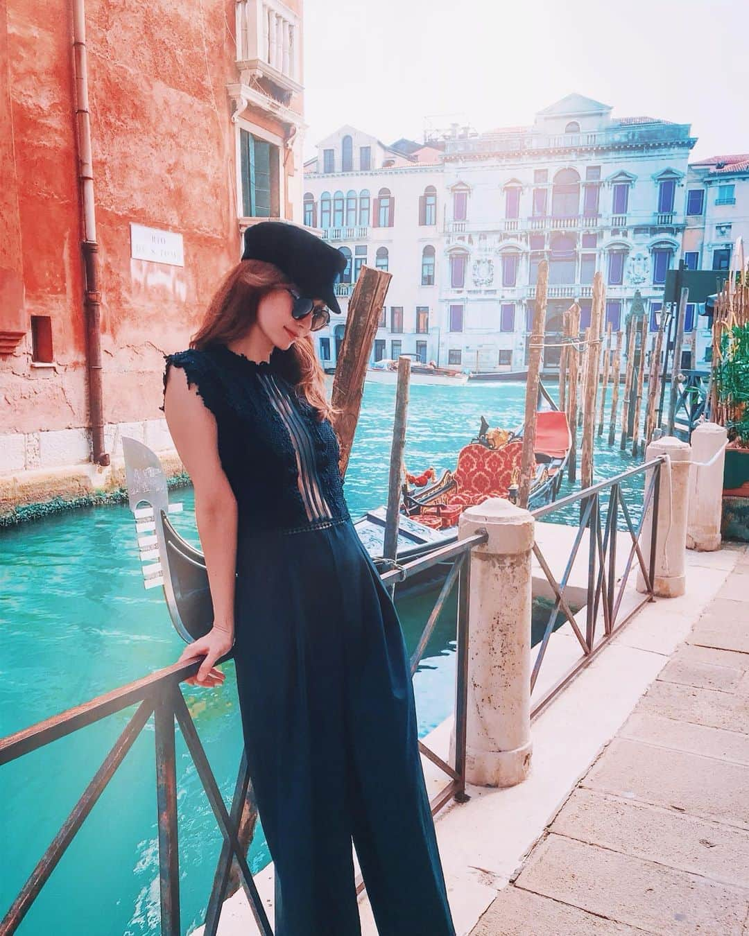 大矢真夕さんのインスタグラム写真 - (大矢真夕Instagram)「I'm waiting for a gondola🚣‍♂️✨ ・ 🍭 🍭 #global #venezia #travel #travelawesome  #🇮🇹 #italia #beautiful #タビジョ #veneziagram #wonderful_places #景色 #美しい #風景 #theglobewanderer #写真  #beautifulmatters #view #dametraveler #旅行 #旅 #海 #イタリア #venice #ベネチア #海外旅行 #picoftheday #ファインダー越しの世界 #旅好き #traveldeeper #letsgoeverywhere」10月6日 18時28分 - mayuohya