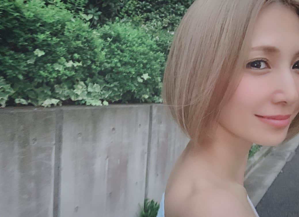澤田友美さんのインスタグラム写真 - (澤田友美Instagram)「. 髪の色がきづいたらもどってた。笑」10月6日 18時35分 - tomomi__sawada