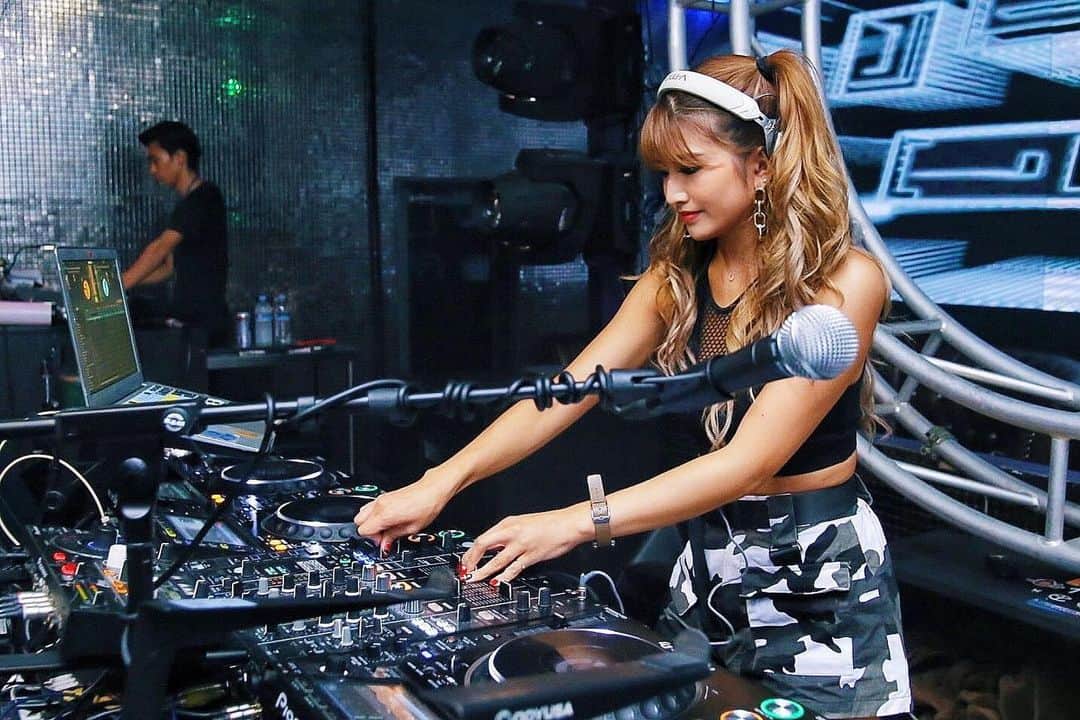 鈴木まりなのインスタグラム：「2019.9.13(Fri) @epicaokinawa     #dj #girlsdj #femaledj #asiandj #Japanesedj #djlife #djingismylife #djinglife #djlifestyle」